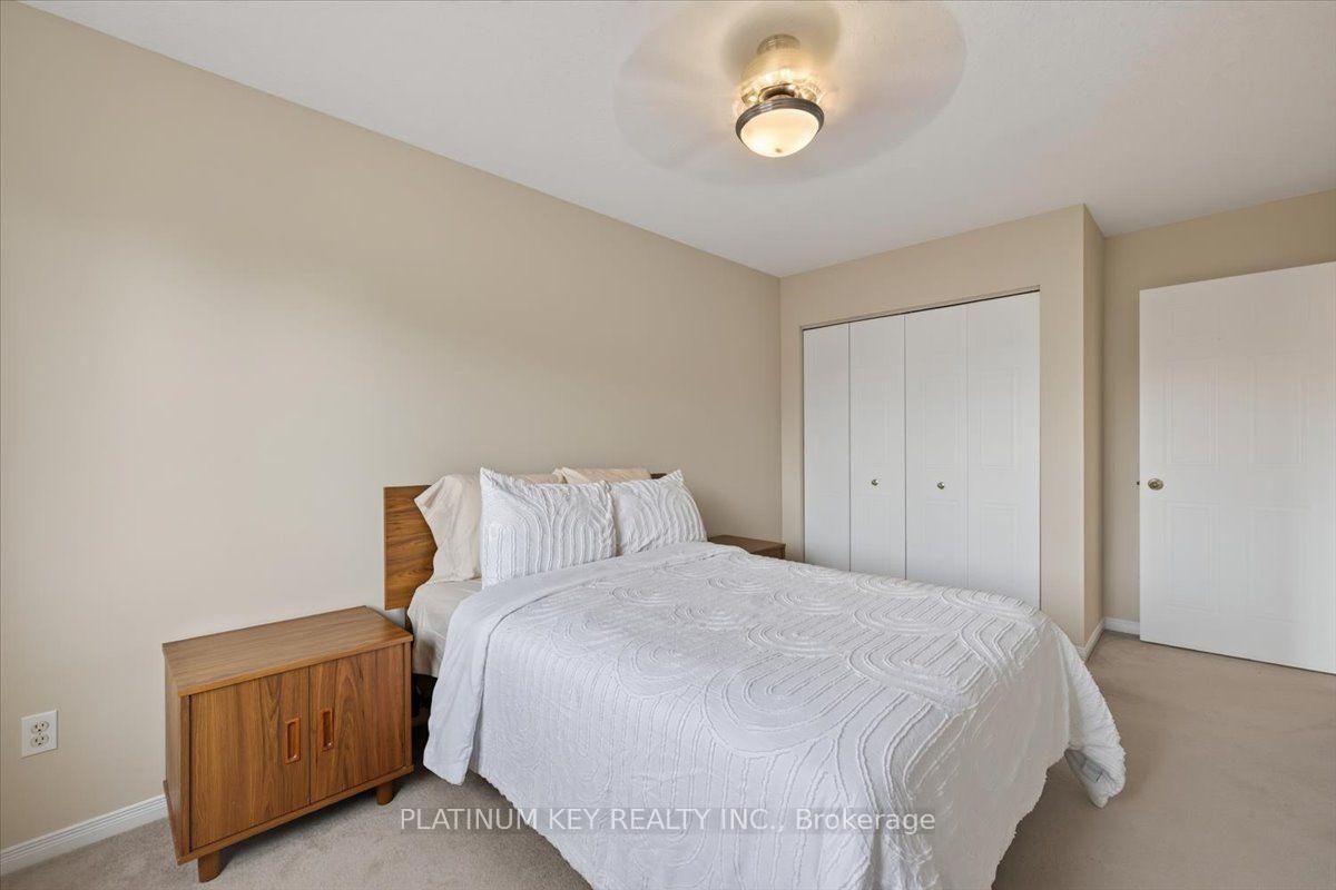 Photo 25 of 618 Fieldgate Circle, London, East I — HOMEH