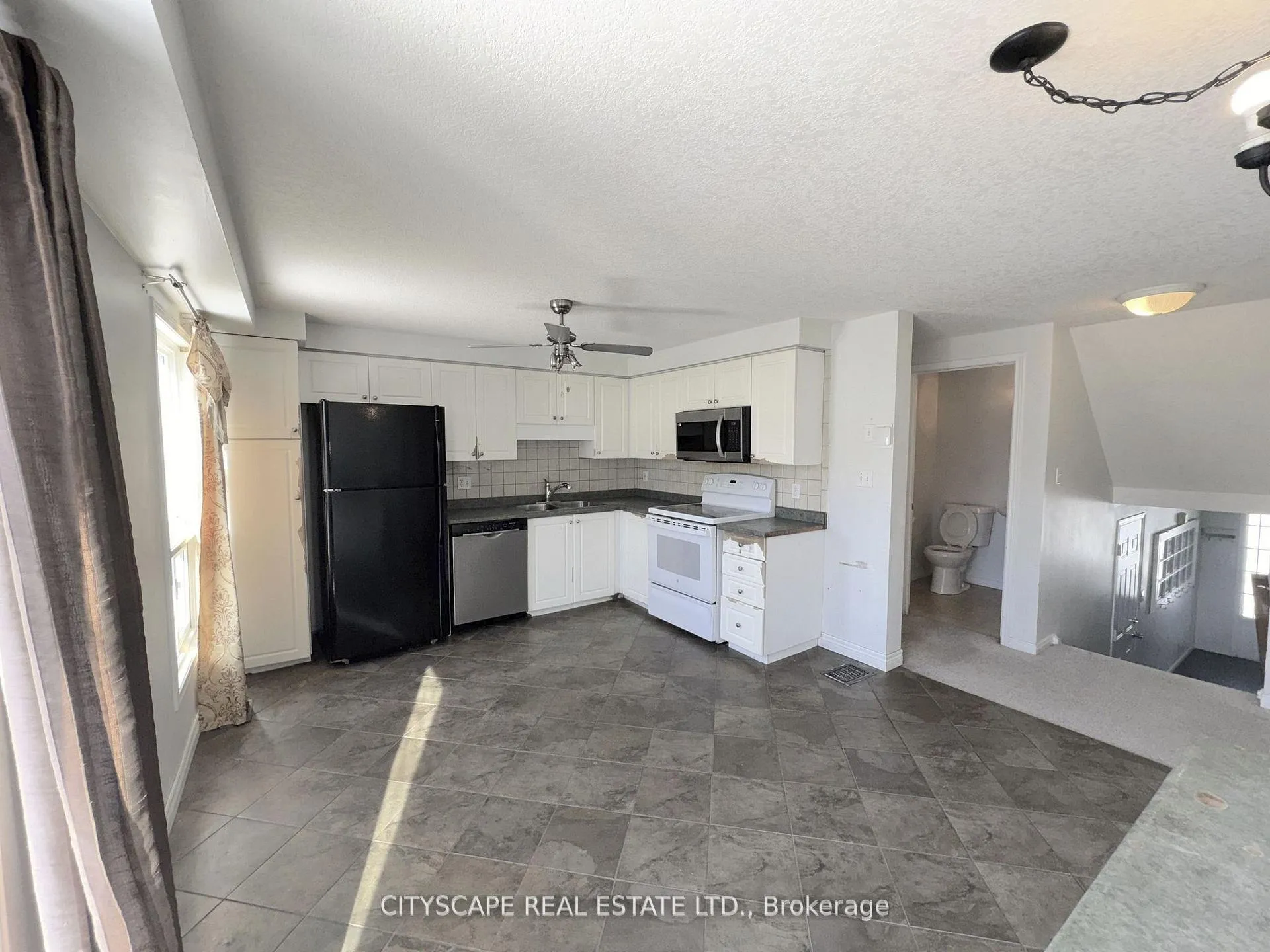 Photo 10 of 91 Donnenwerth Drive, Kitchener — HOMEH