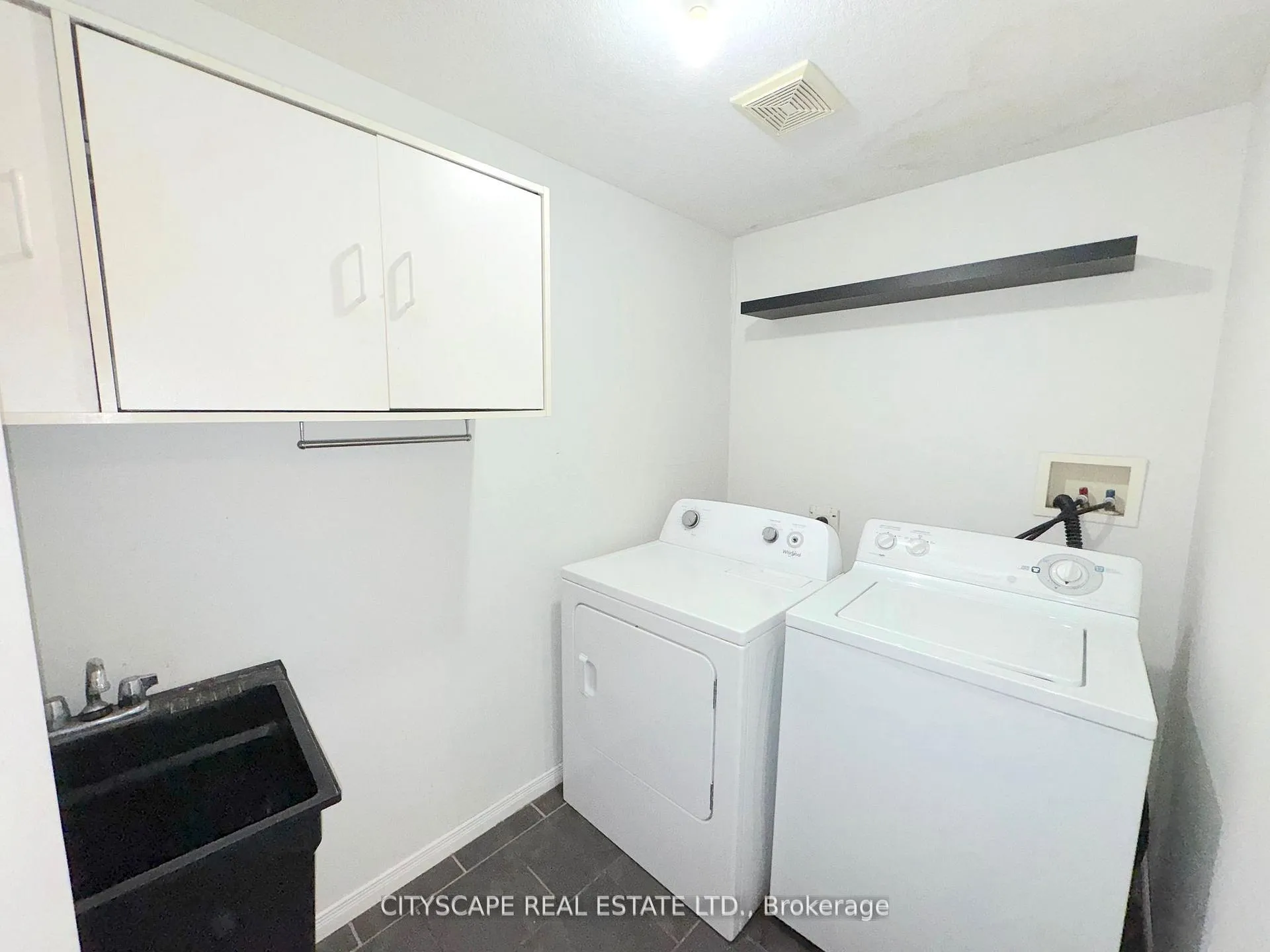 Photo 13 of 91 Donnenwerth Drive, Kitchener — HOMEH