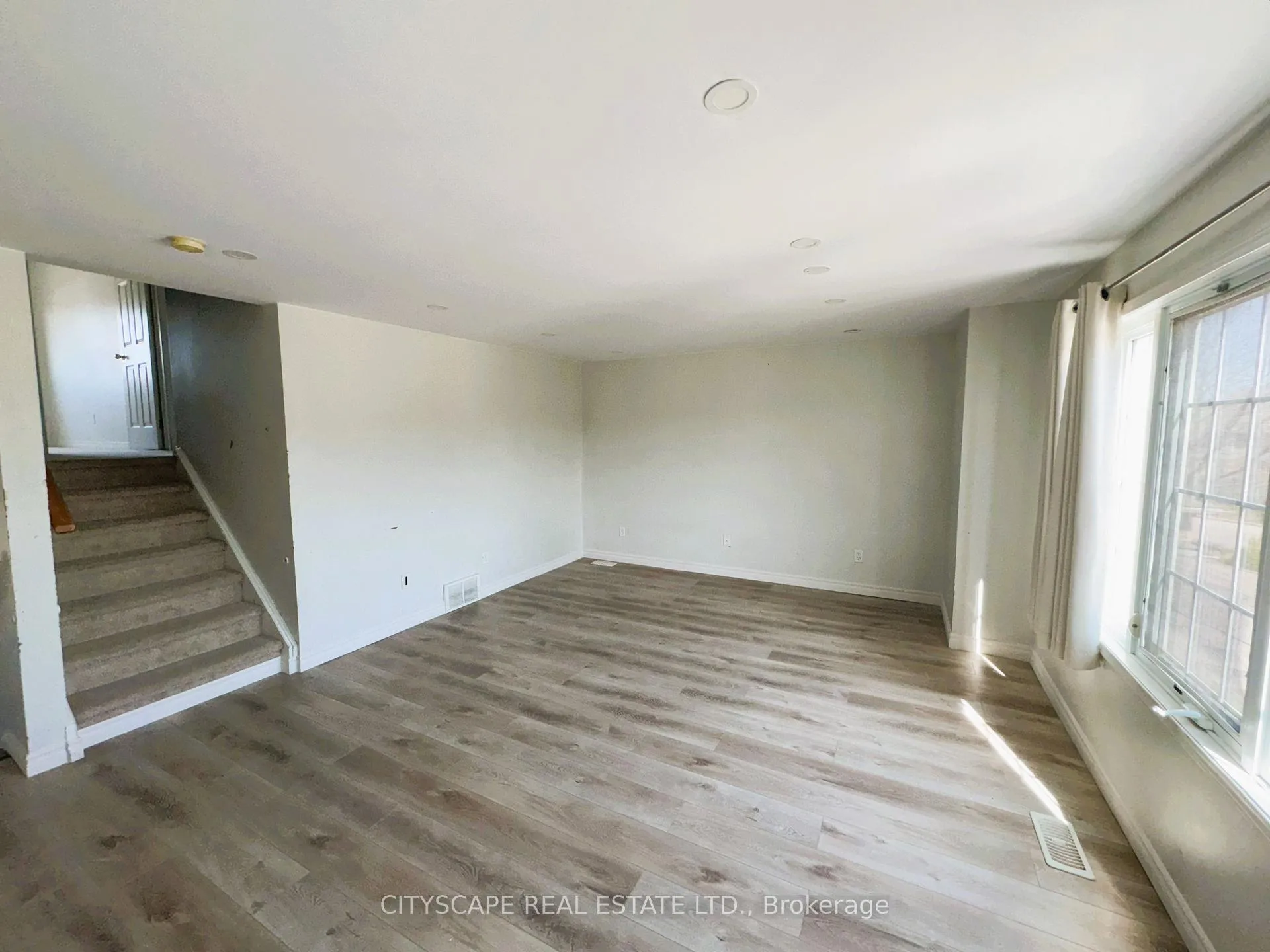 Photo 15 of 91 Donnenwerth Drive, Kitchener — HOMEH