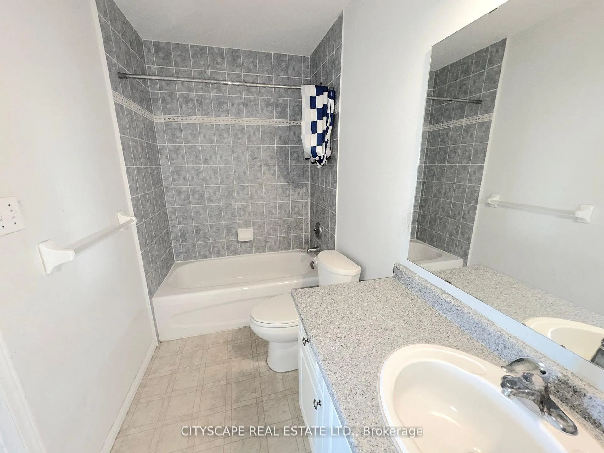 Photo 24 of 91 Donnenwerth Drive, Kitchener — HOMEH