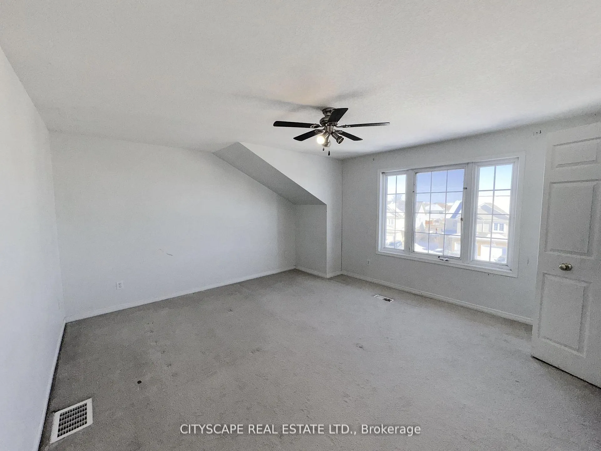 Photo 27 of 91 Donnenwerth Drive, Kitchener — HOMEH