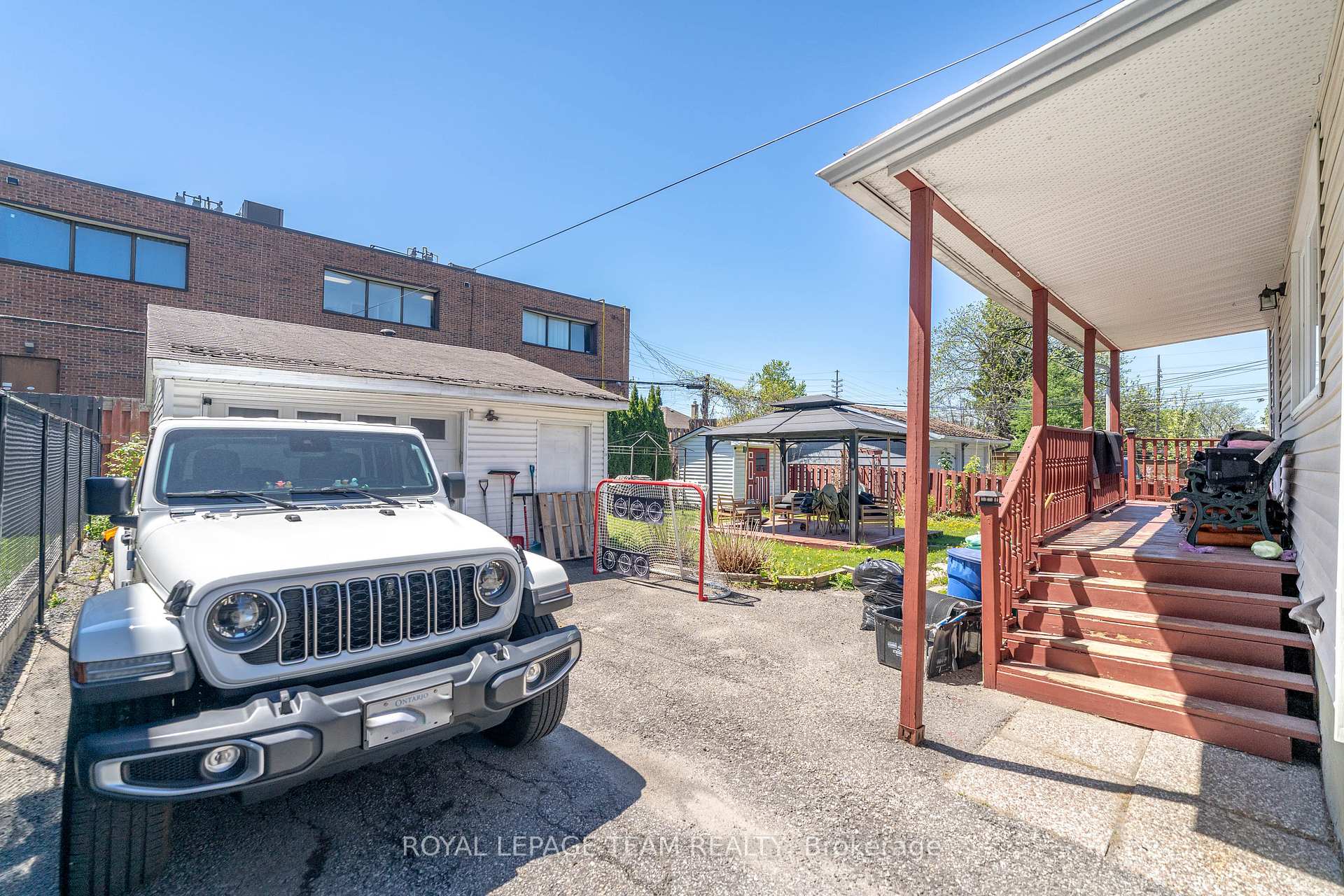 Photo 4 of 464 Mutual Street, Ottawa, Castle Heights — HOMEH
