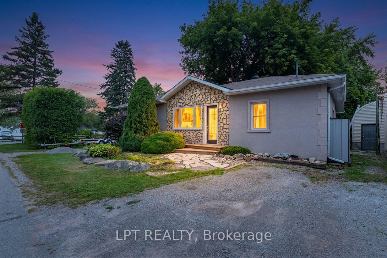 Photo 7 of 427 Lake Drive E, Georgina, Historic Lakeshore Communities — HOMEH