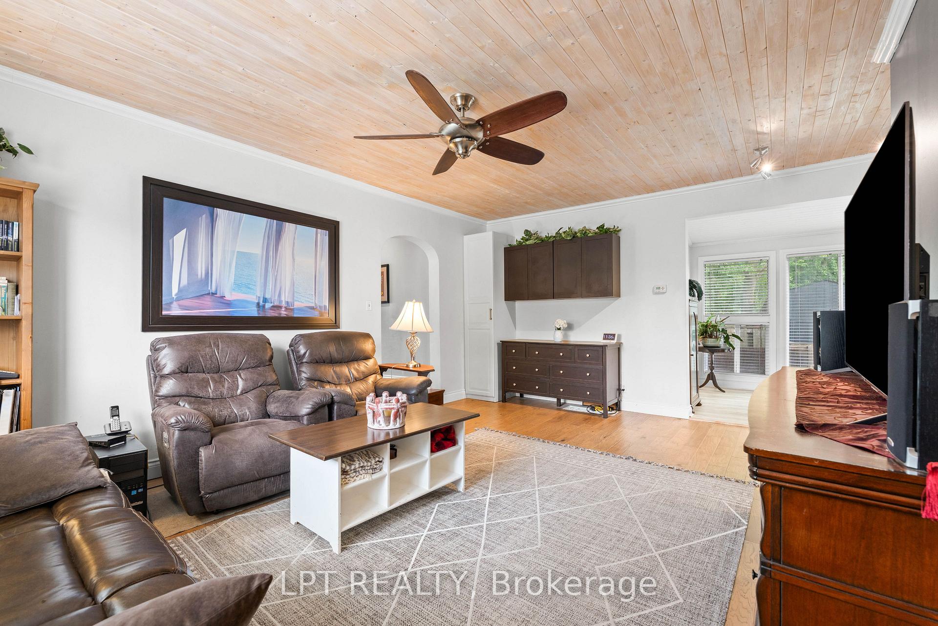 Photo 10 of 427 Lake Drive E, Georgina, Historic Lakeshore Communities — HOMEH