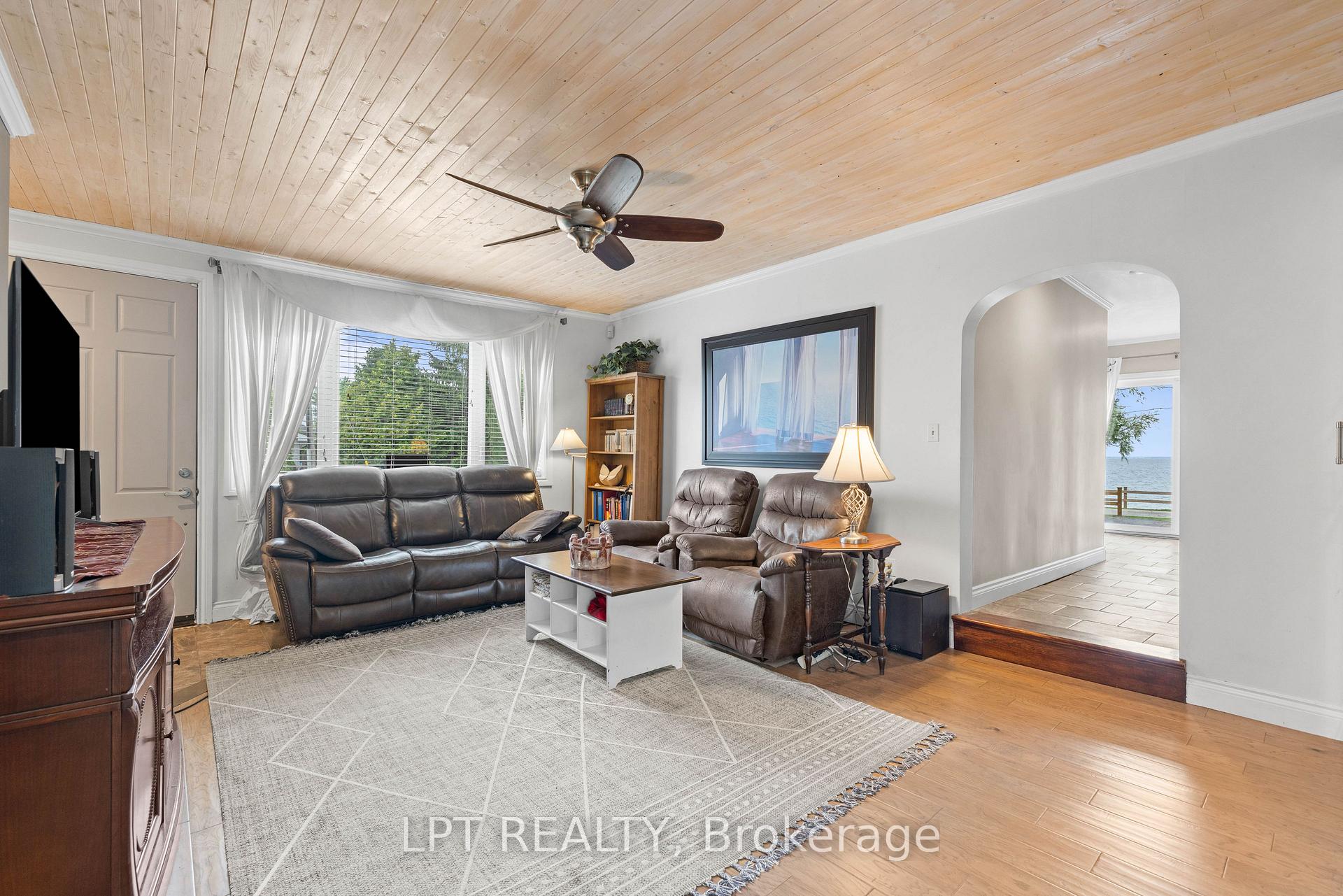 Photo 11 of 427 Lake Drive E, Georgina, Historic Lakeshore Communities — HOMEH