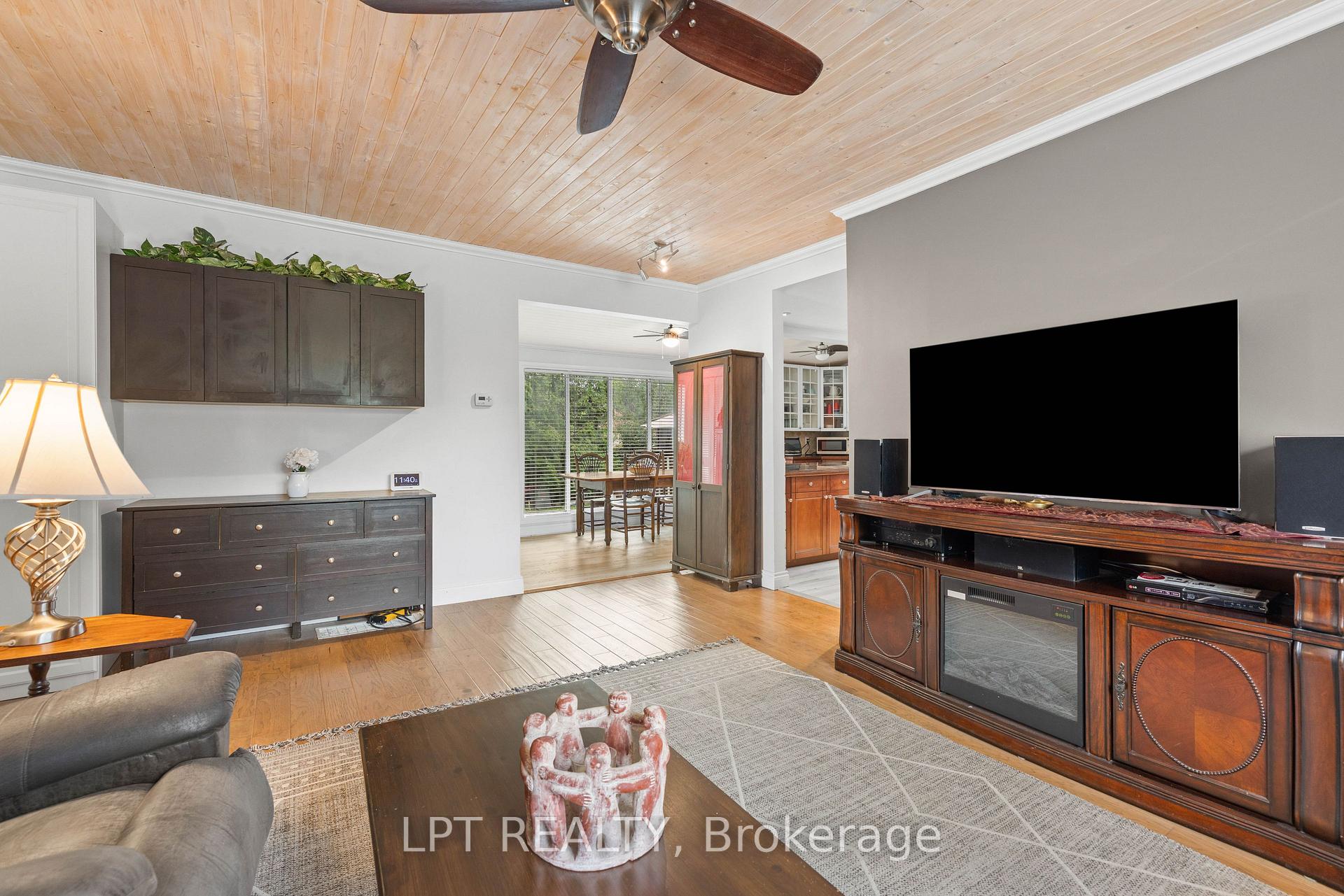 Photo 12 of 427 Lake Drive E, Georgina, Historic Lakeshore Communities — HOMEH