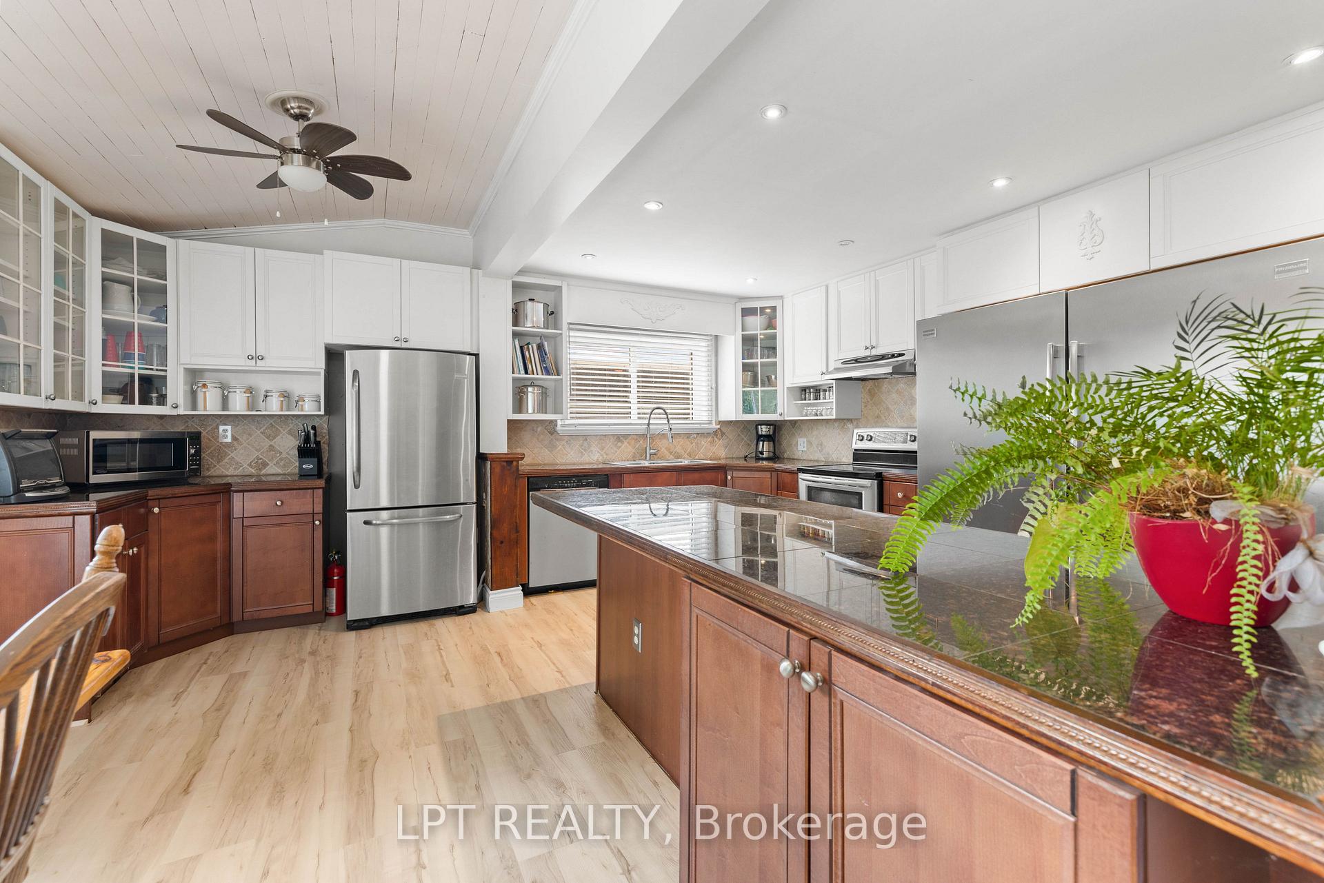 Photo 15 of 427 Lake Drive E, Georgina, Historic Lakeshore Communities — HOMEH