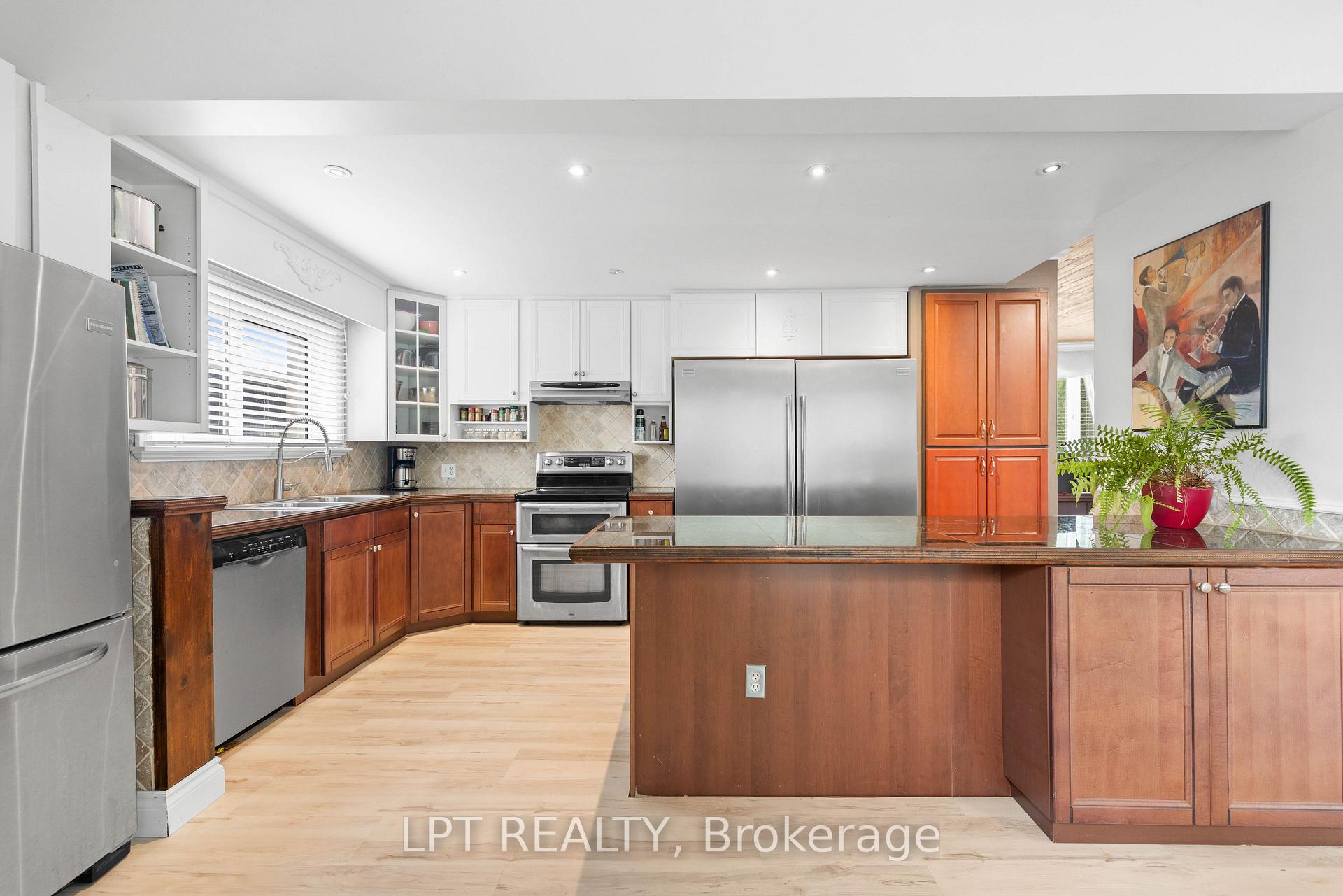 Photo 17 of 427 Lake Drive E, Georgina, Historic Lakeshore Communities — HOMEH