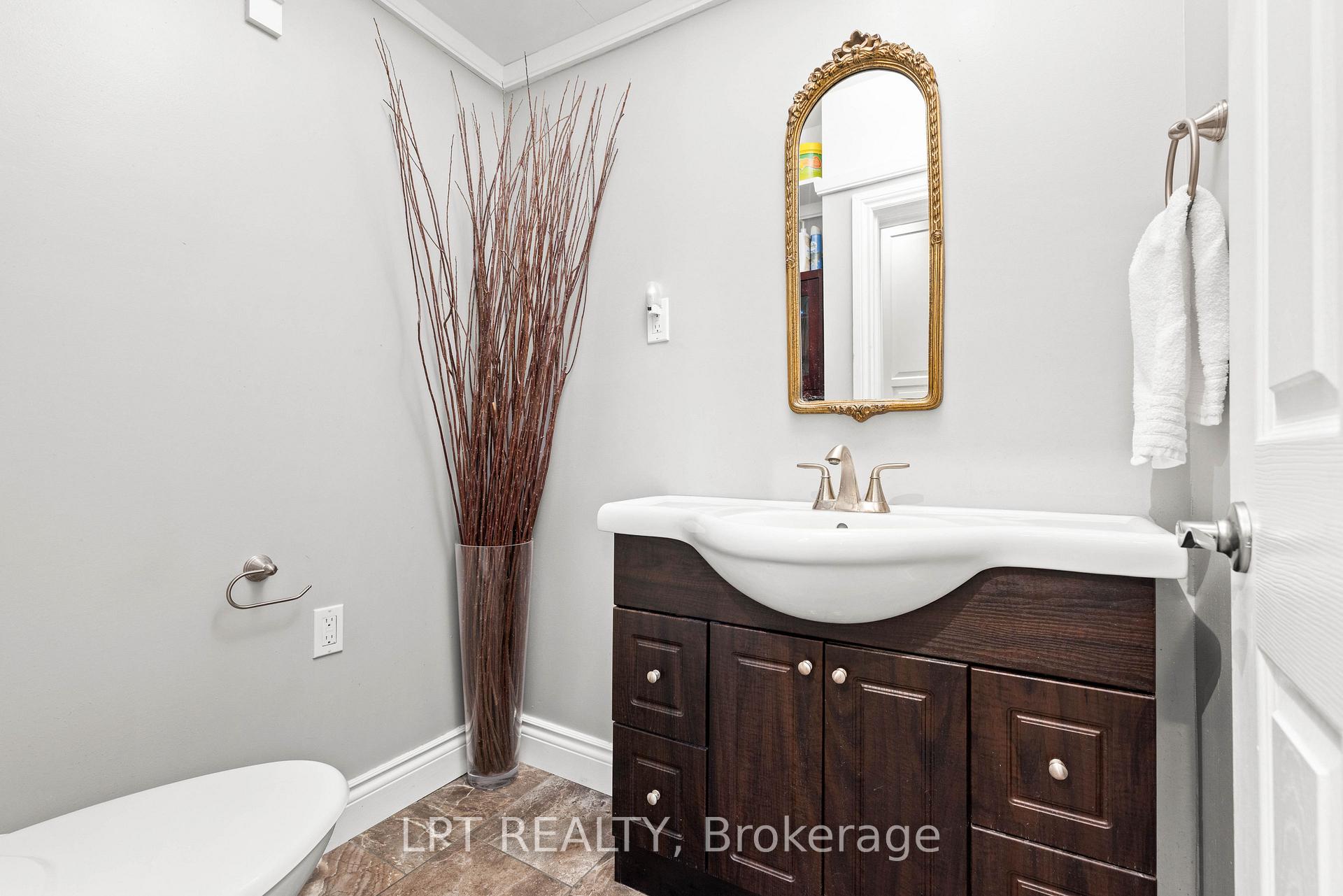 Photo 19 of 427 Lake Drive E, Georgina, Historic Lakeshore Communities — HOMEH