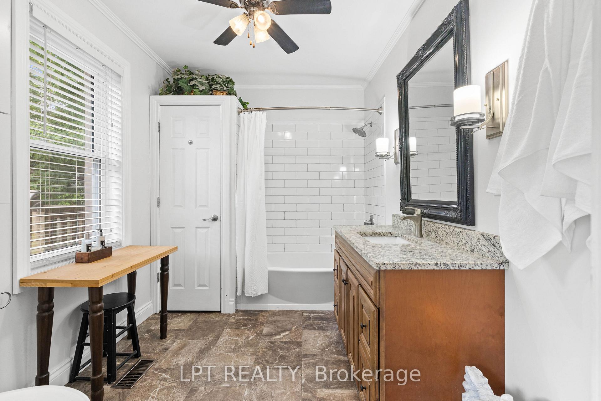Photo 27 of 427 Lake Drive E, Georgina, Historic Lakeshore Communities — HOMEH