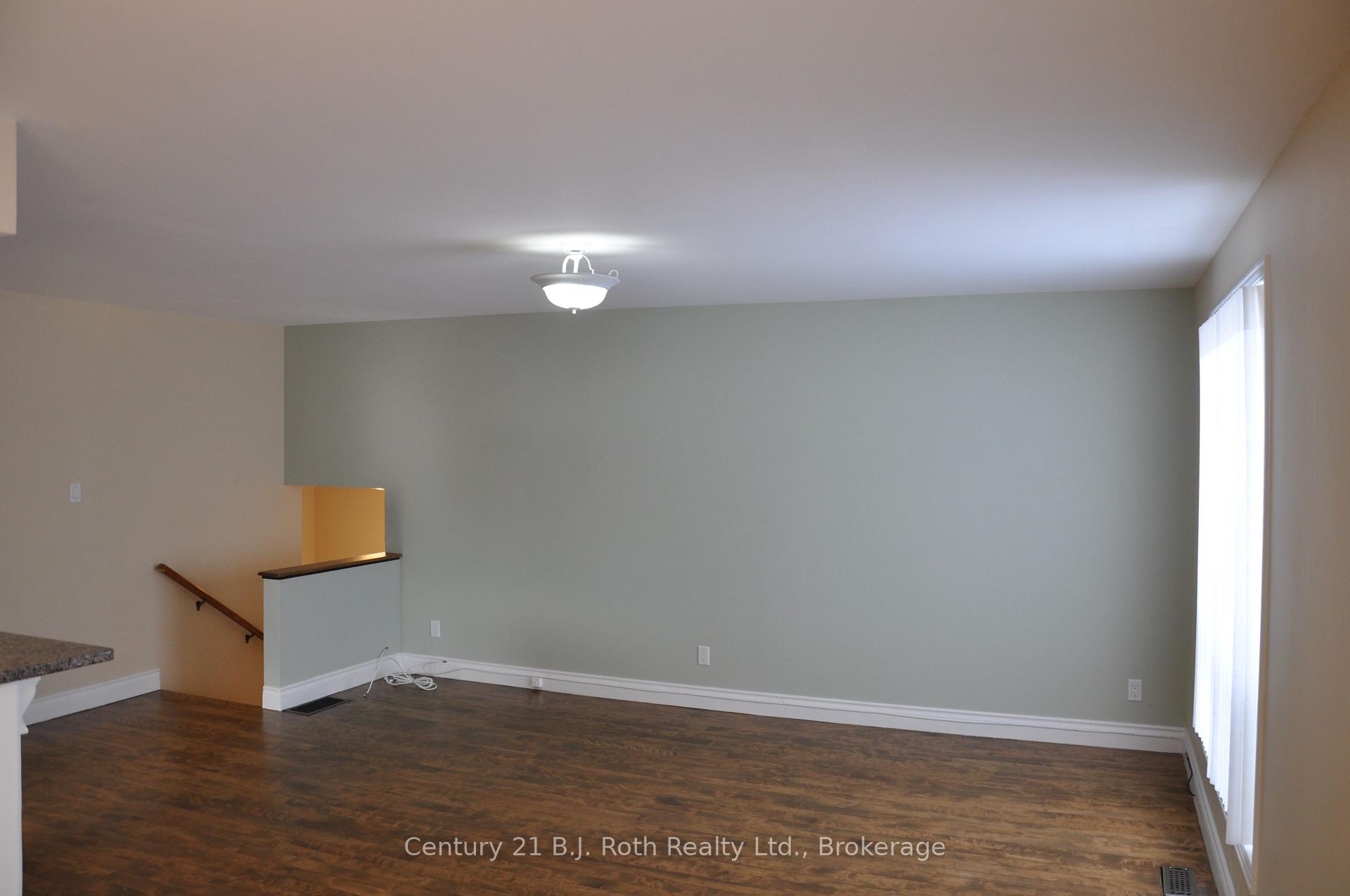 Photo 4 of 22 Free Drive, Orillia — HOMEH
