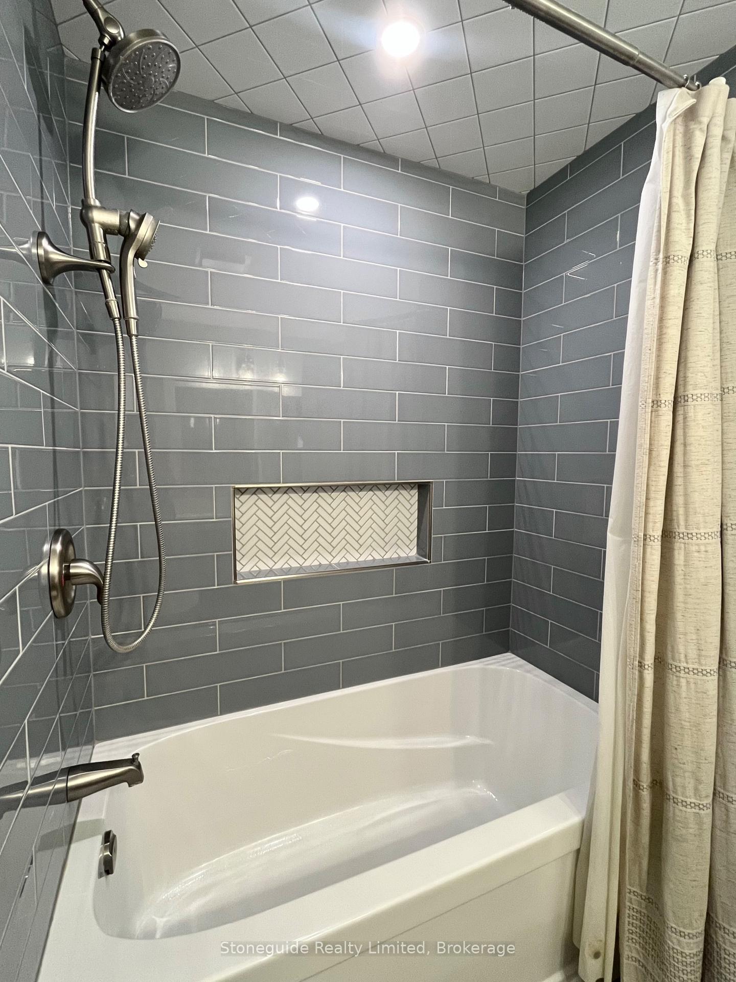 Photo 33 of 1611 Parkhill Road W, Cavan Monaghan, Cavan-Monaghan — HOMEH