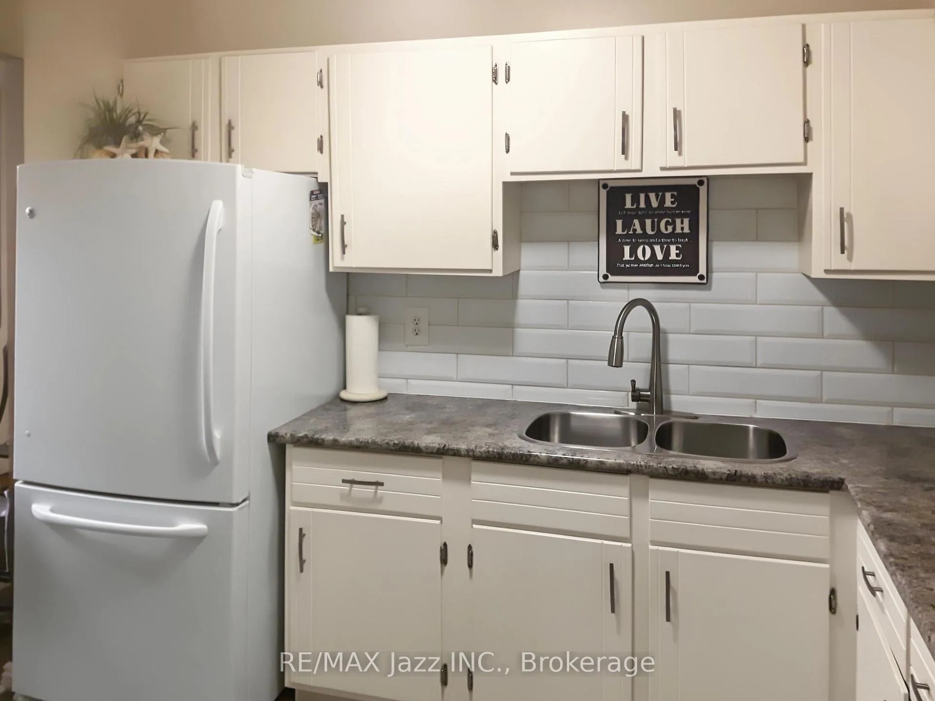 Photo 2 of Unit 304, 131 Taunton Road E, Oshawa, Centennial — HOMEH