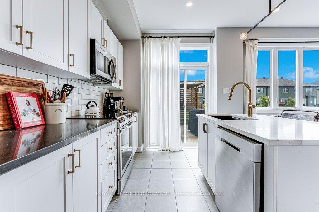 Photo 15 of 24 Gardenpost Terrace, Ottawa, Avalon West — HOMEH