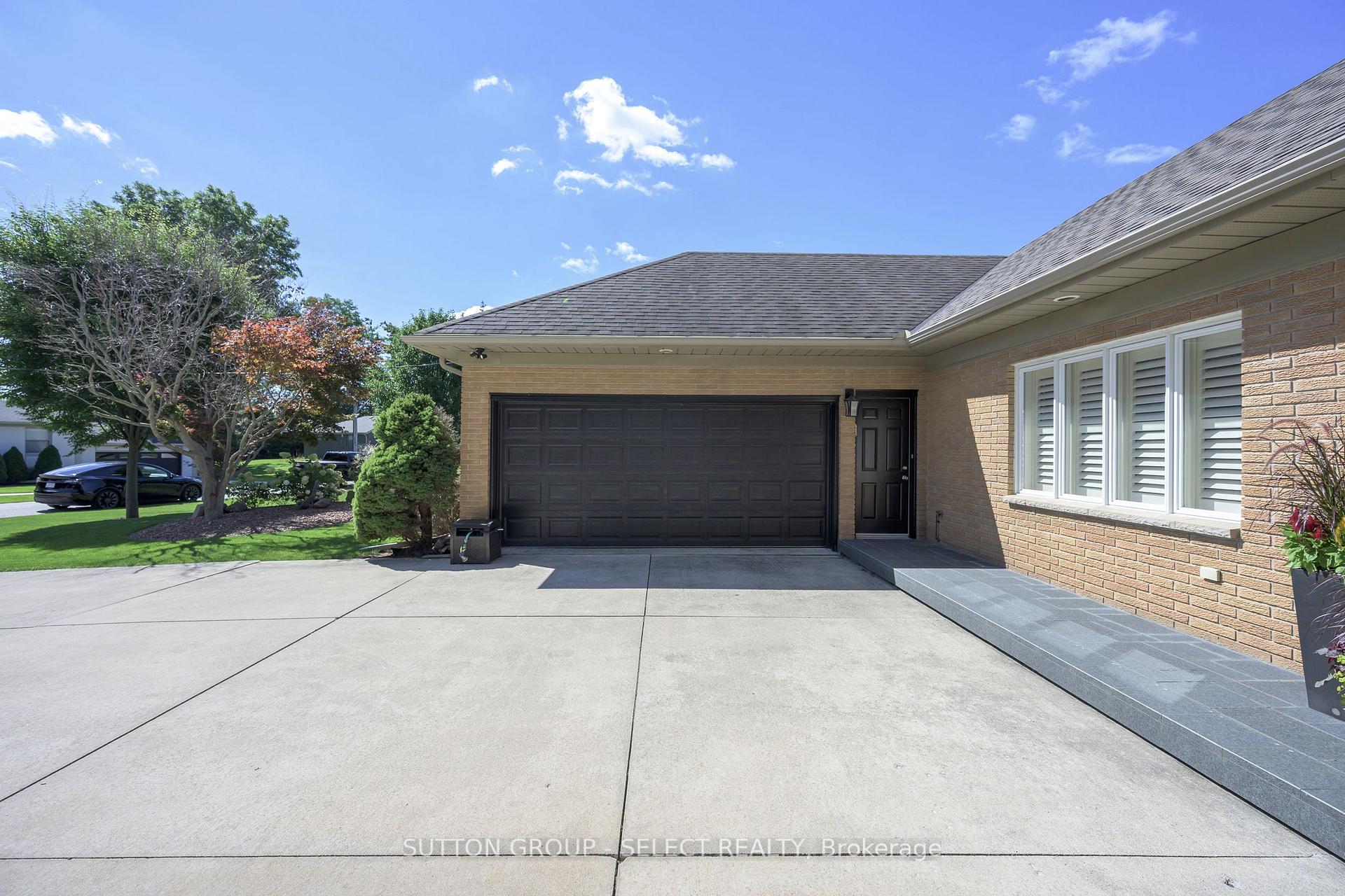 Photo 3 of 14 Northcrest Drive, London, North B — HOMEH