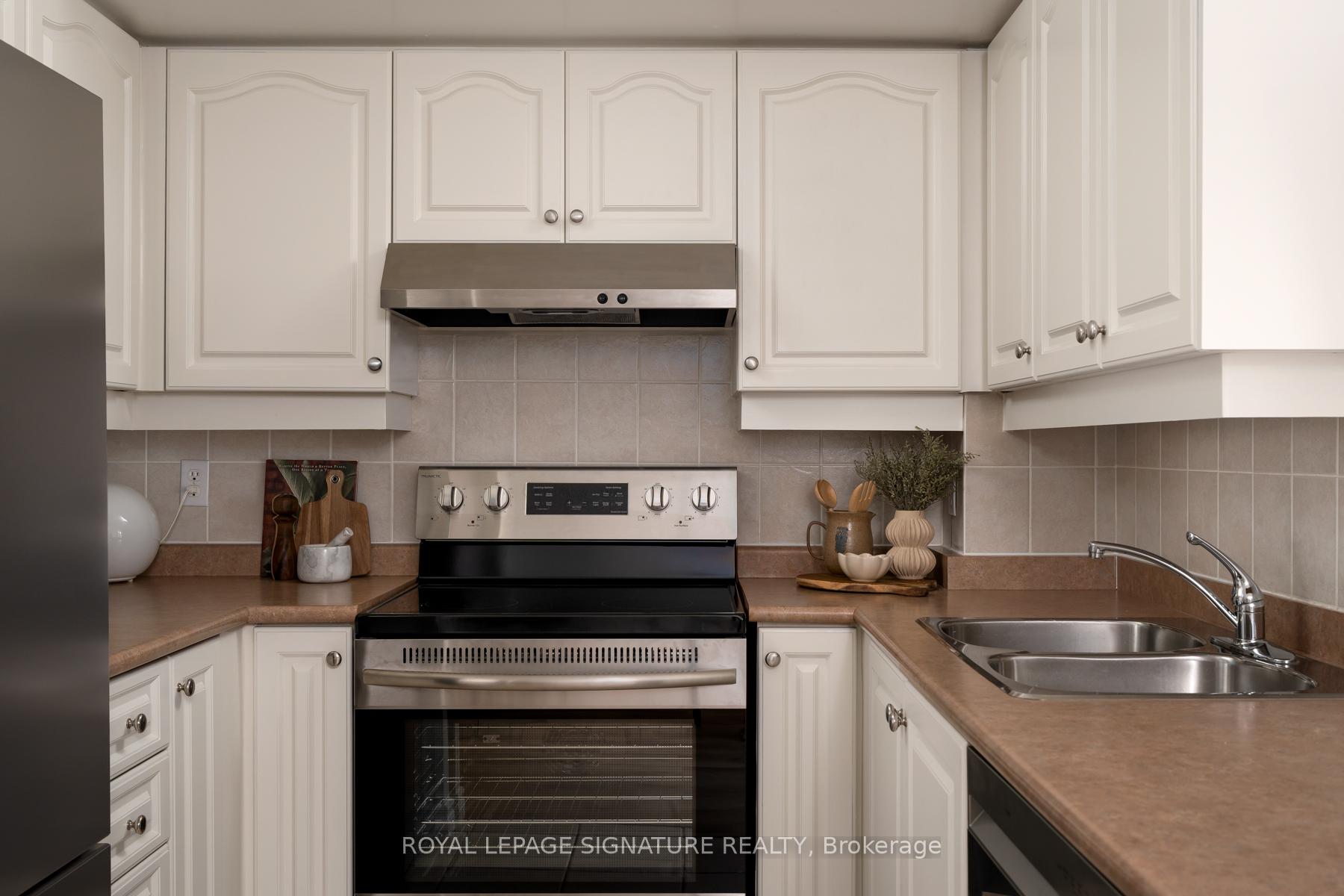 Photo 18 of Unit 306, 2 Rean Drive, North York, Bayview Village — HOMEH