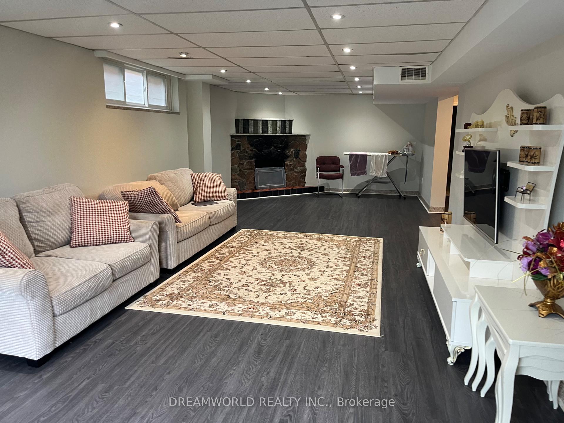 Photo 3 of 71 Keegan Crescent, North York, York University Heights — HOMEH