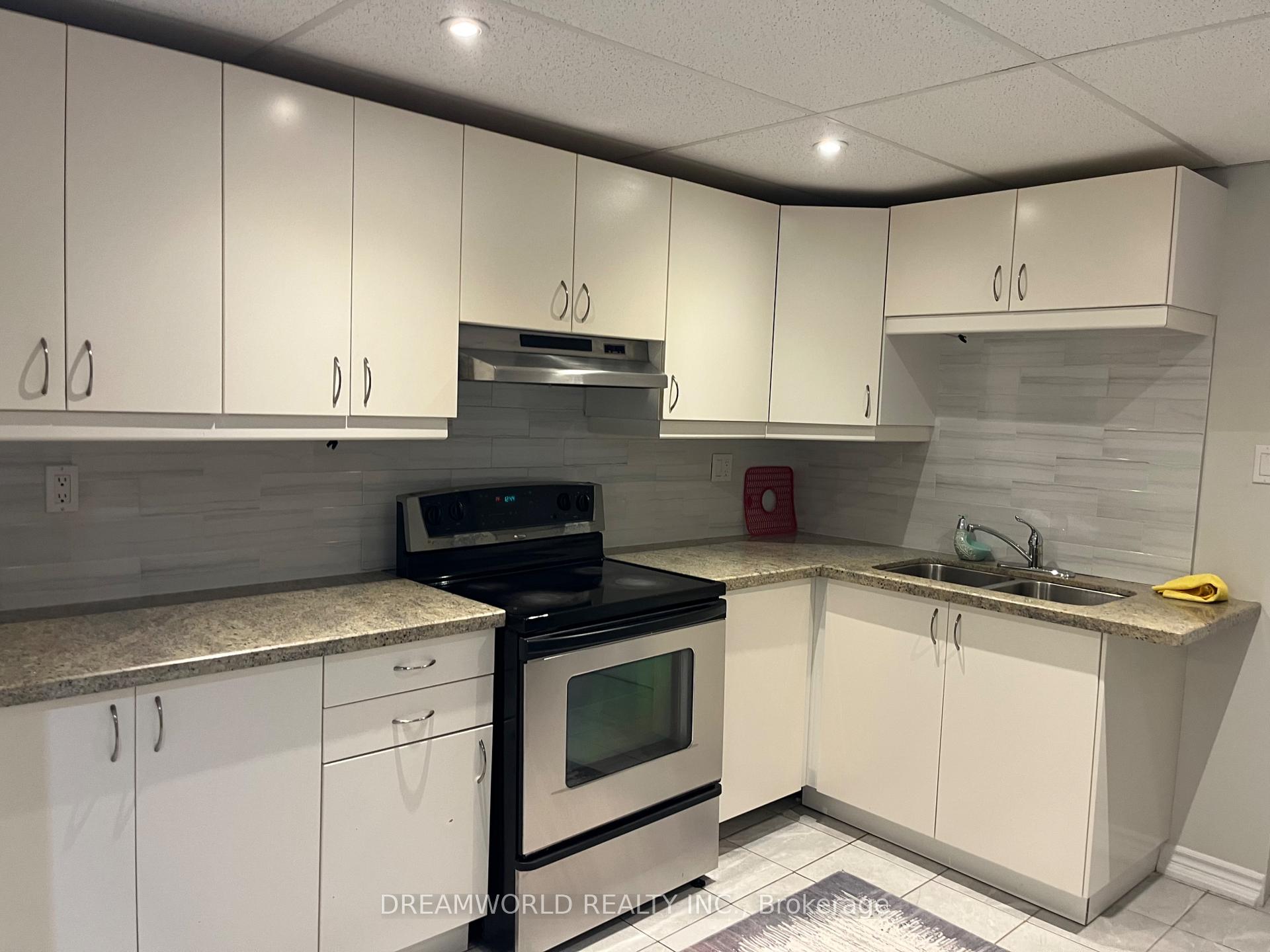Photo 5 of 71 Keegan Crescent, North York, York University Heights — HOMEH