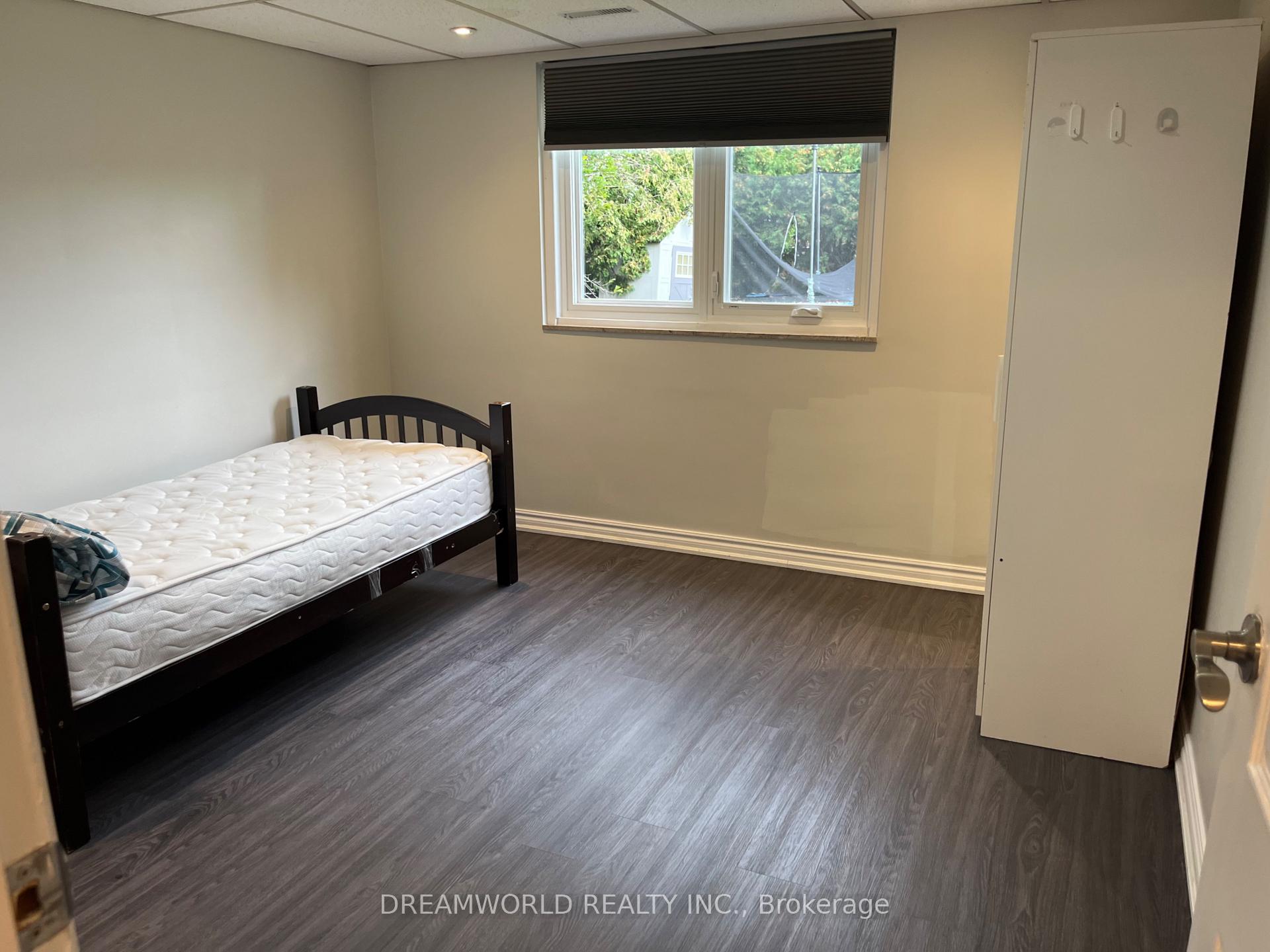 Photo 7 of 71 Keegan Crescent, North York, York University Heights — HOMEH
