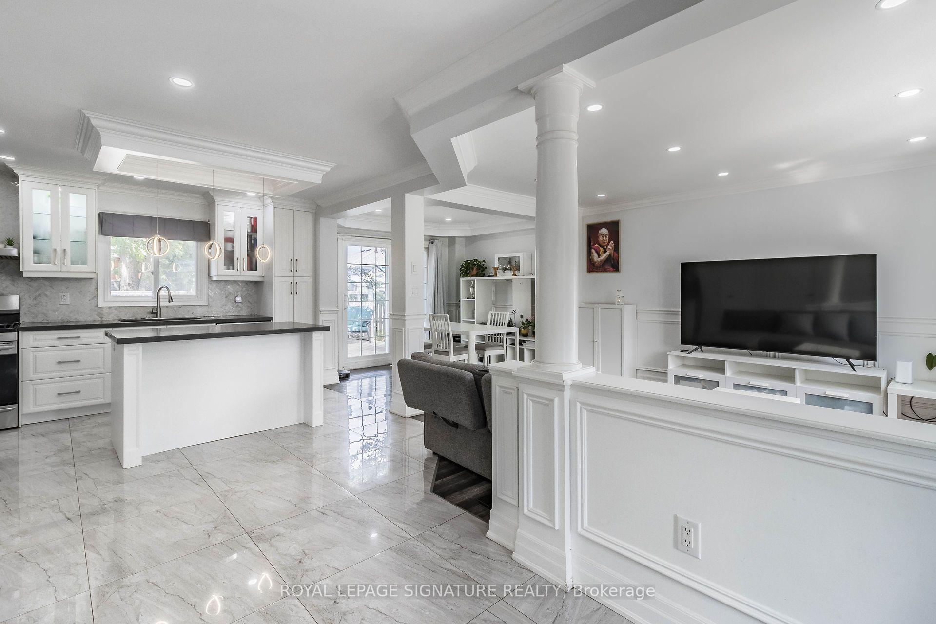 Photo 5 of 119 Madoc Drive, Brampton, Madoc — HOMEH
