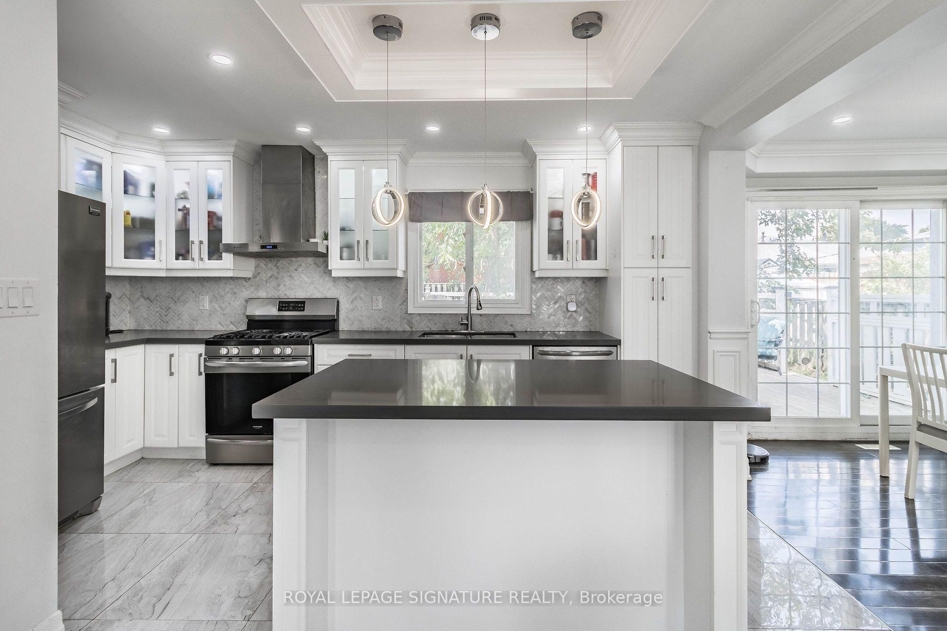 Photo 10 of 119 Madoc Drive, Brampton, Madoc — HOMEH