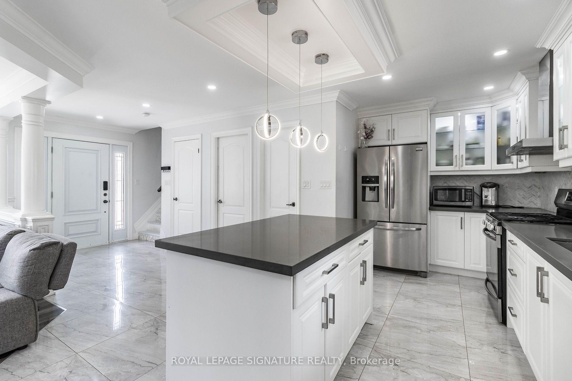Photo 12 of 119 Madoc Drive, Brampton, Madoc — HOMEH