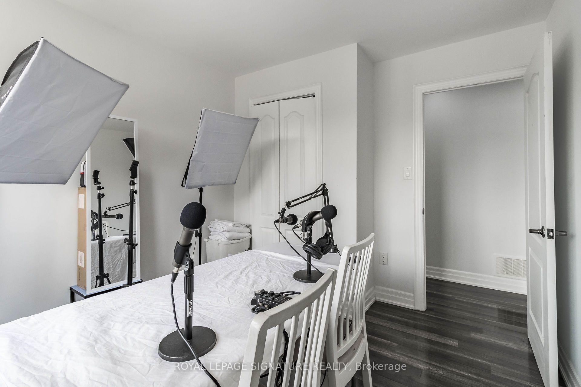Photo 19 of 119 Madoc Drive, Brampton, Madoc — HOMEH