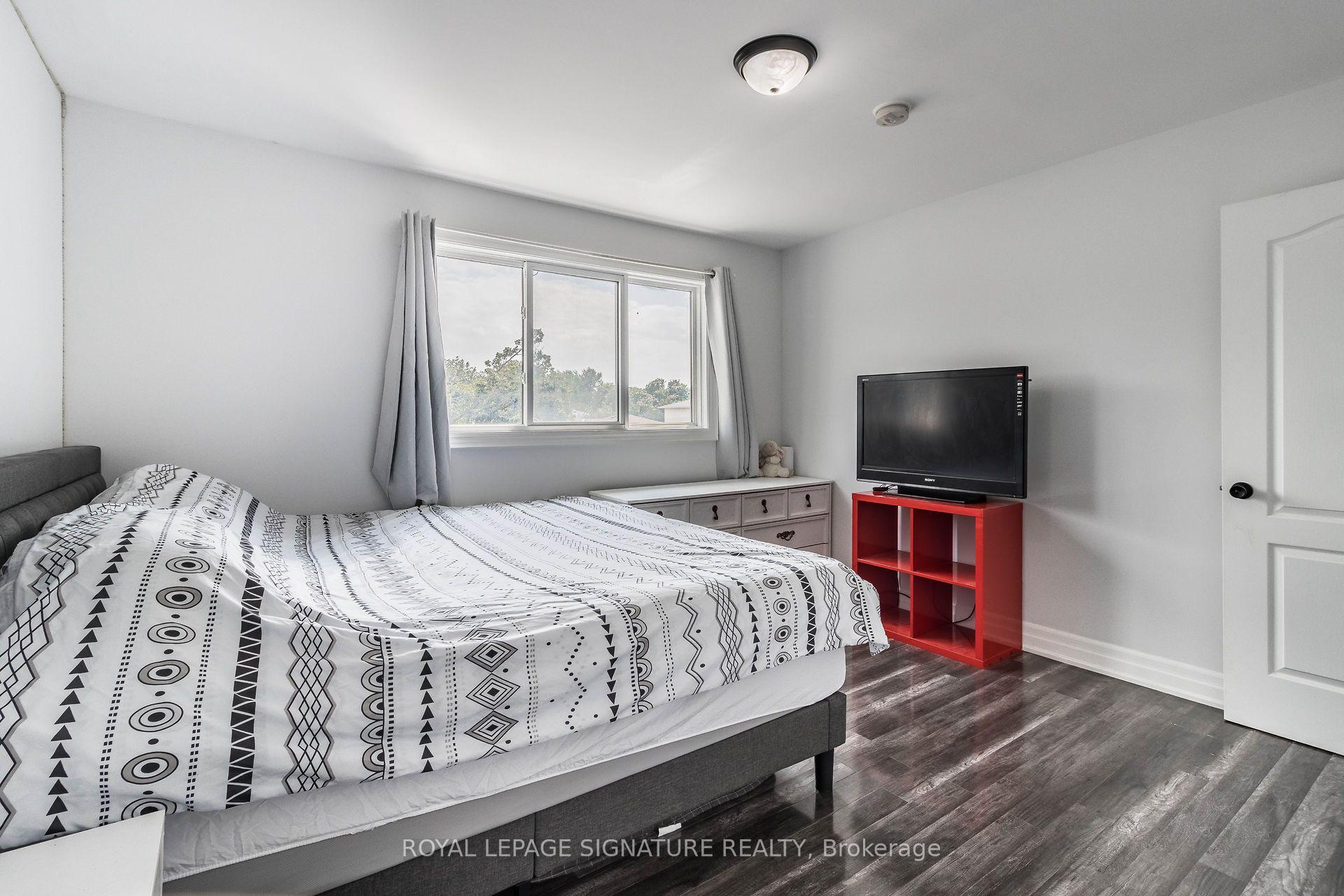 Photo 21 of 119 Madoc Drive, Brampton, Madoc — HOMEH