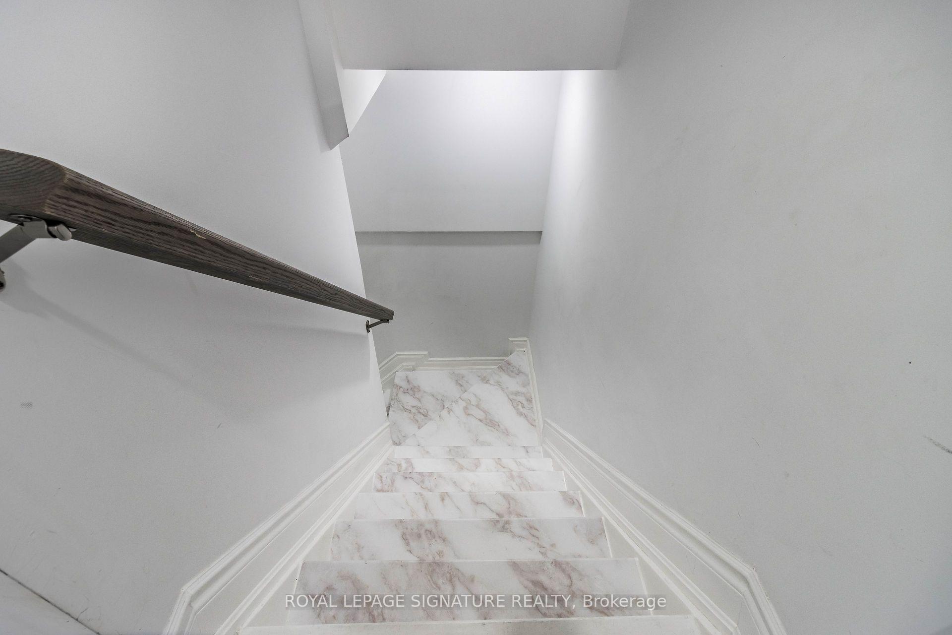 Photo 23 of 119 Madoc Drive, Brampton, Madoc — HOMEH