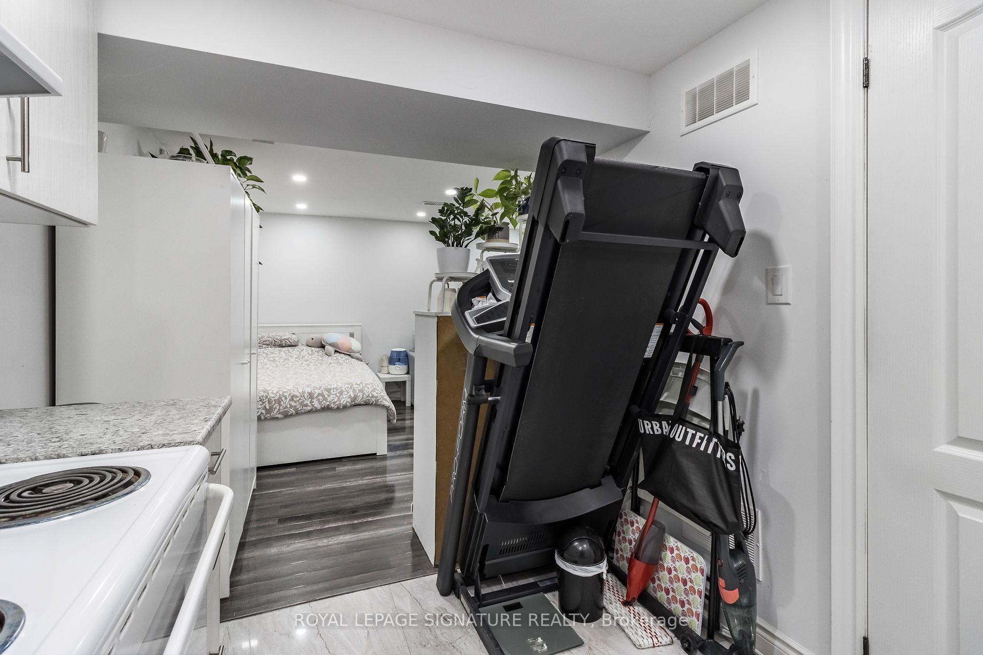 Photo 33 of 119 Madoc Drive, Brampton, Madoc — HOMEH