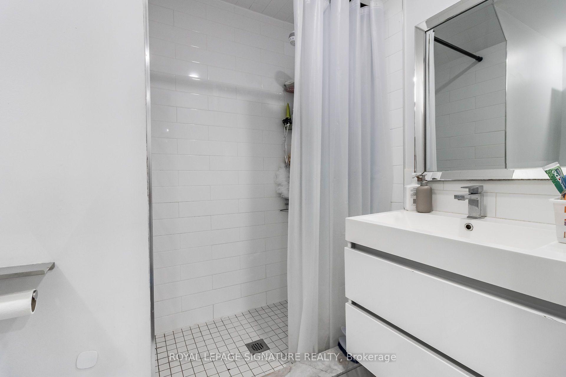 Photo 35 of 119 Madoc Drive, Brampton, Madoc — HOMEH
