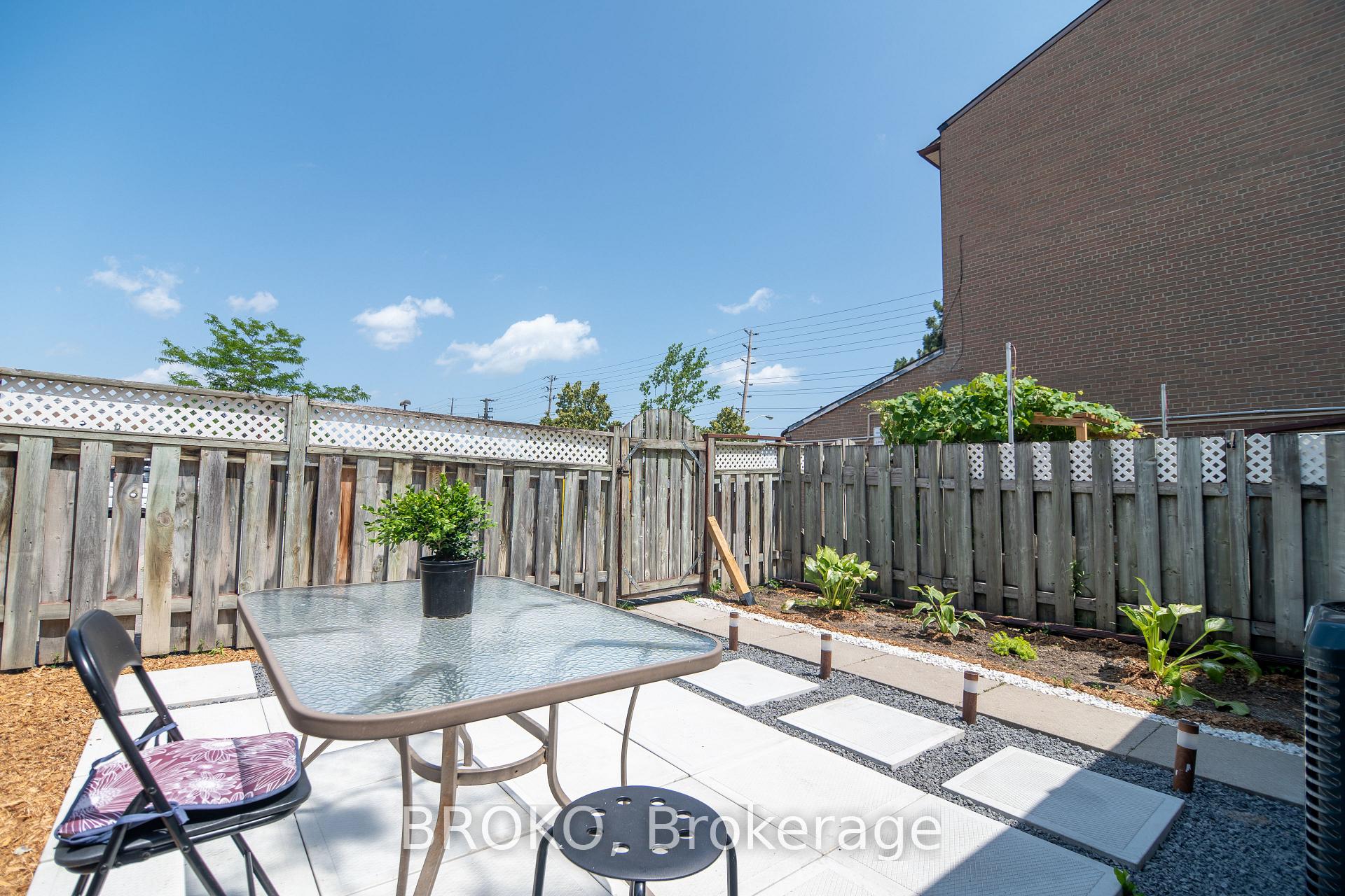 Photo 4 of Unit 188, 262 John Garland Boulevard, Etobicoke, West Humber-Clairville — HOMEH
