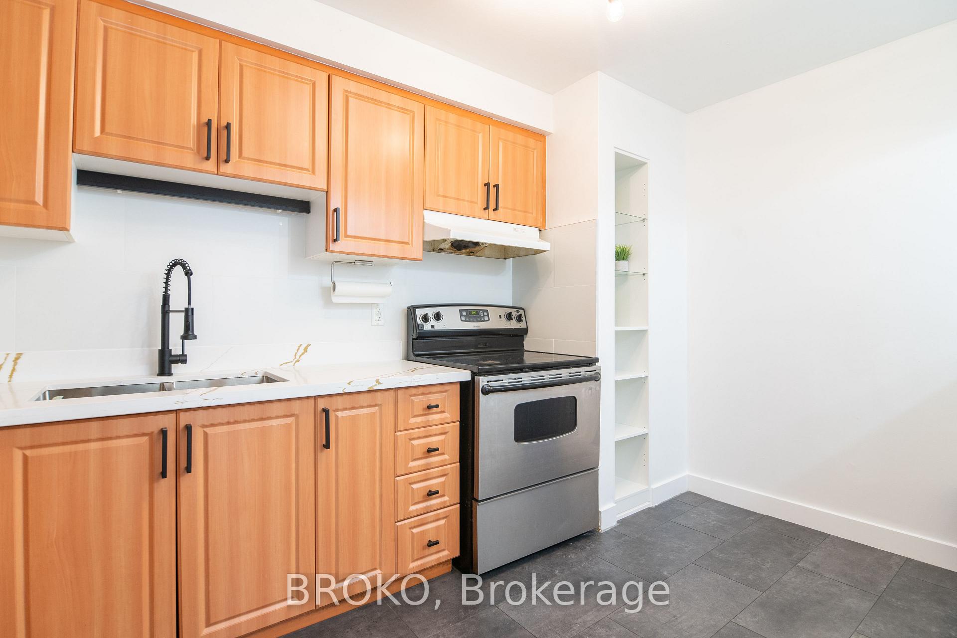 Photo 6 of Unit 188, 262 John Garland Boulevard, Etobicoke, West Humber-Clairville — HOMEH