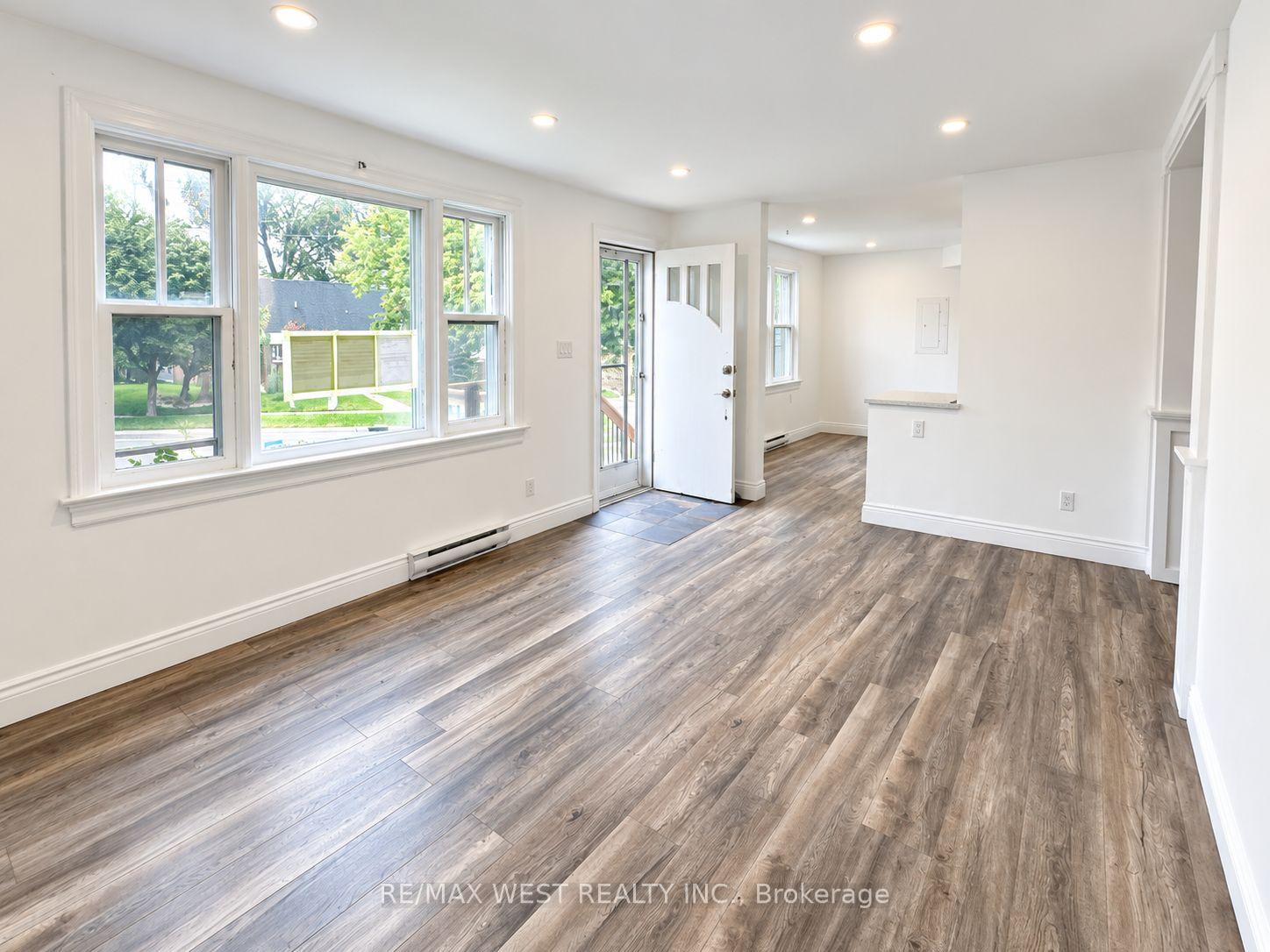 Photo 5 of Unit Main Level, 533 Courtland Avenue E, Kitchener, Rockway — HOMEH