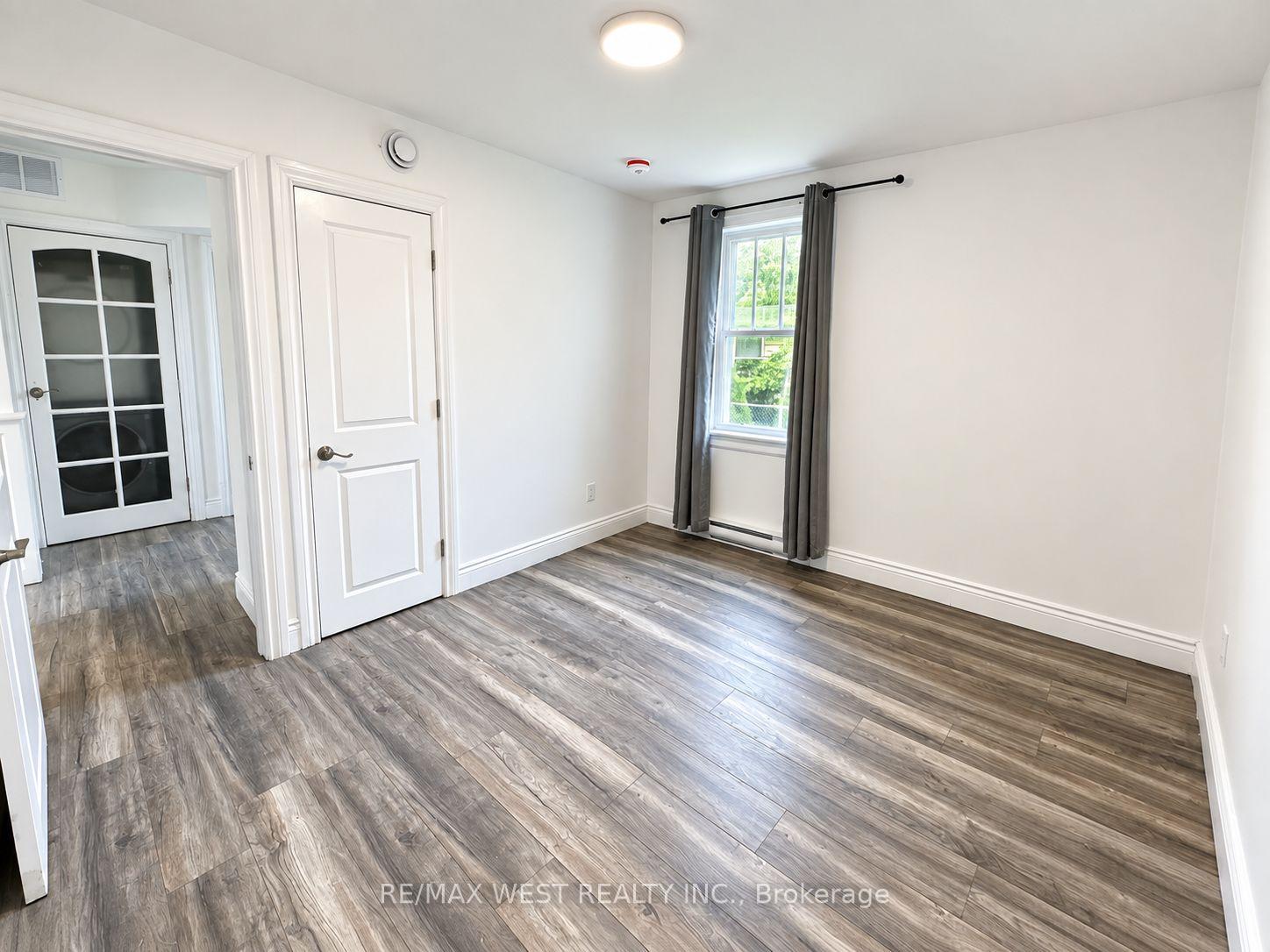 Photo 7 of Unit Main Level, 533 Courtland Avenue E, Kitchener, Rockway — HOMEH