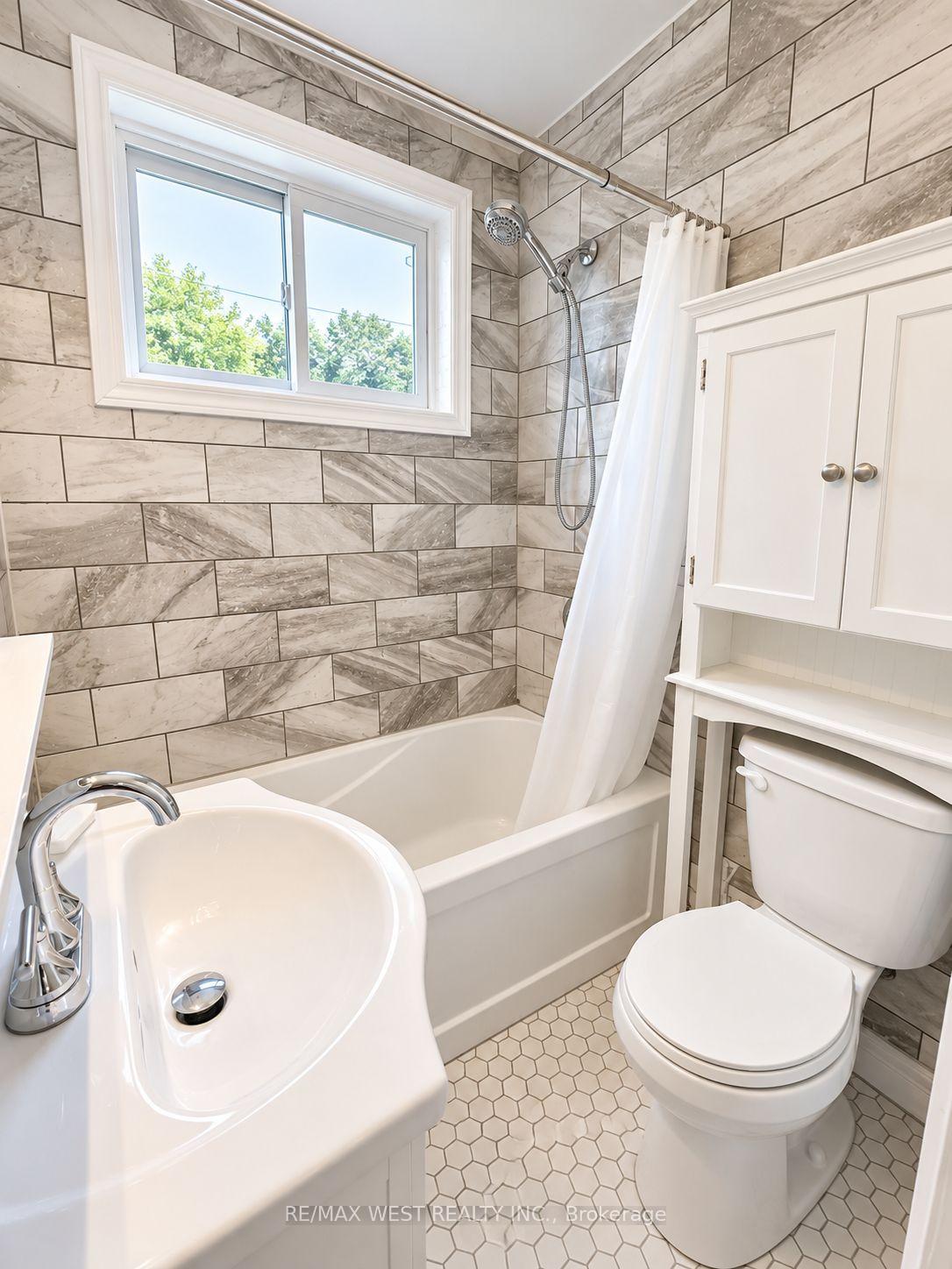 Photo 10 of Unit Main Level, 533 Courtland Avenue E, Kitchener, Rockway — HOMEH