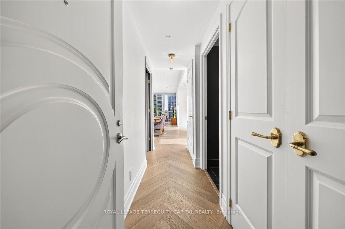 Photo 9 of Unit 3709, 88 Blue Jays Way, Toronto, Waterfront Communities — HOMEH