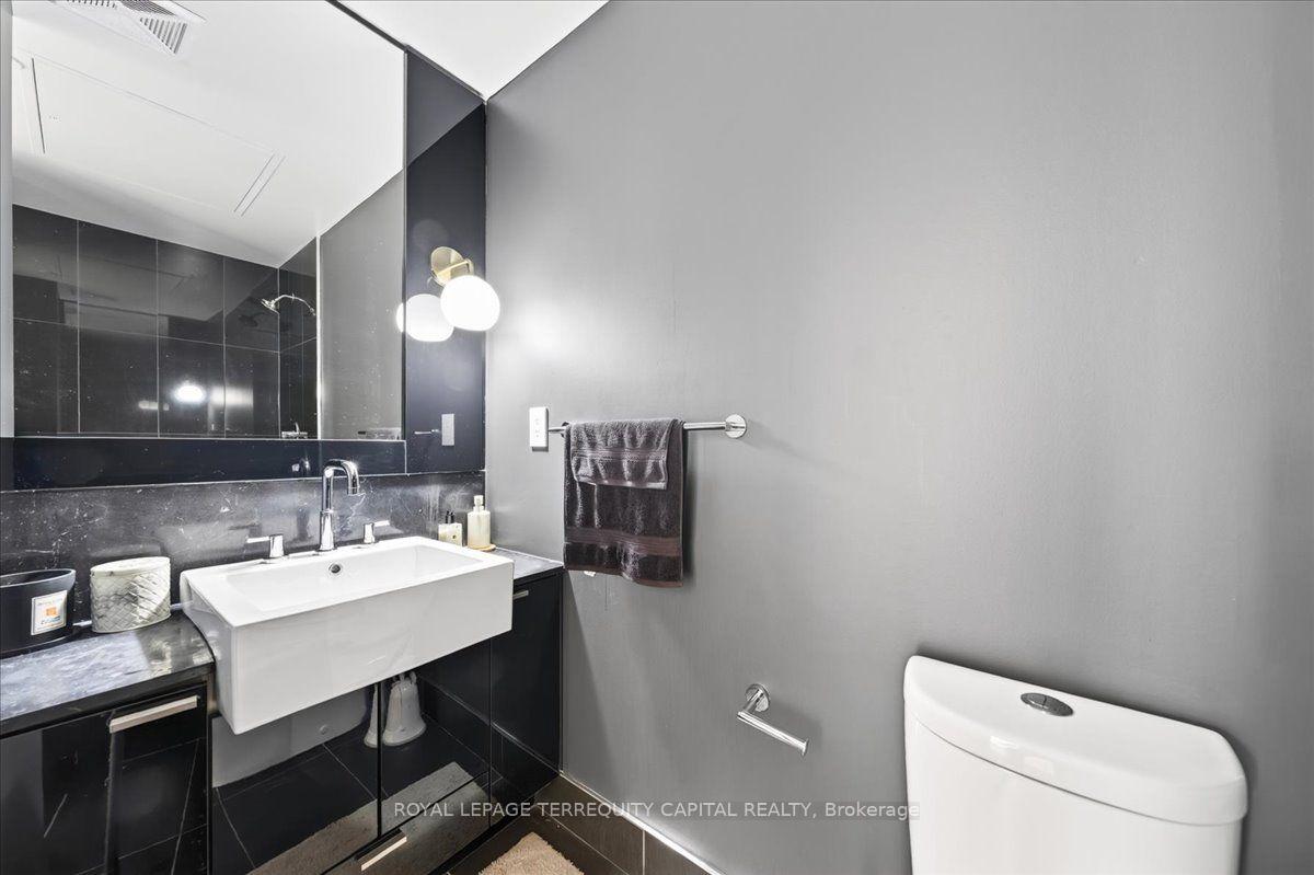 Photo 11 of Unit 3709, 88 Blue Jays Way, Toronto, Waterfront Communities — HOMEH