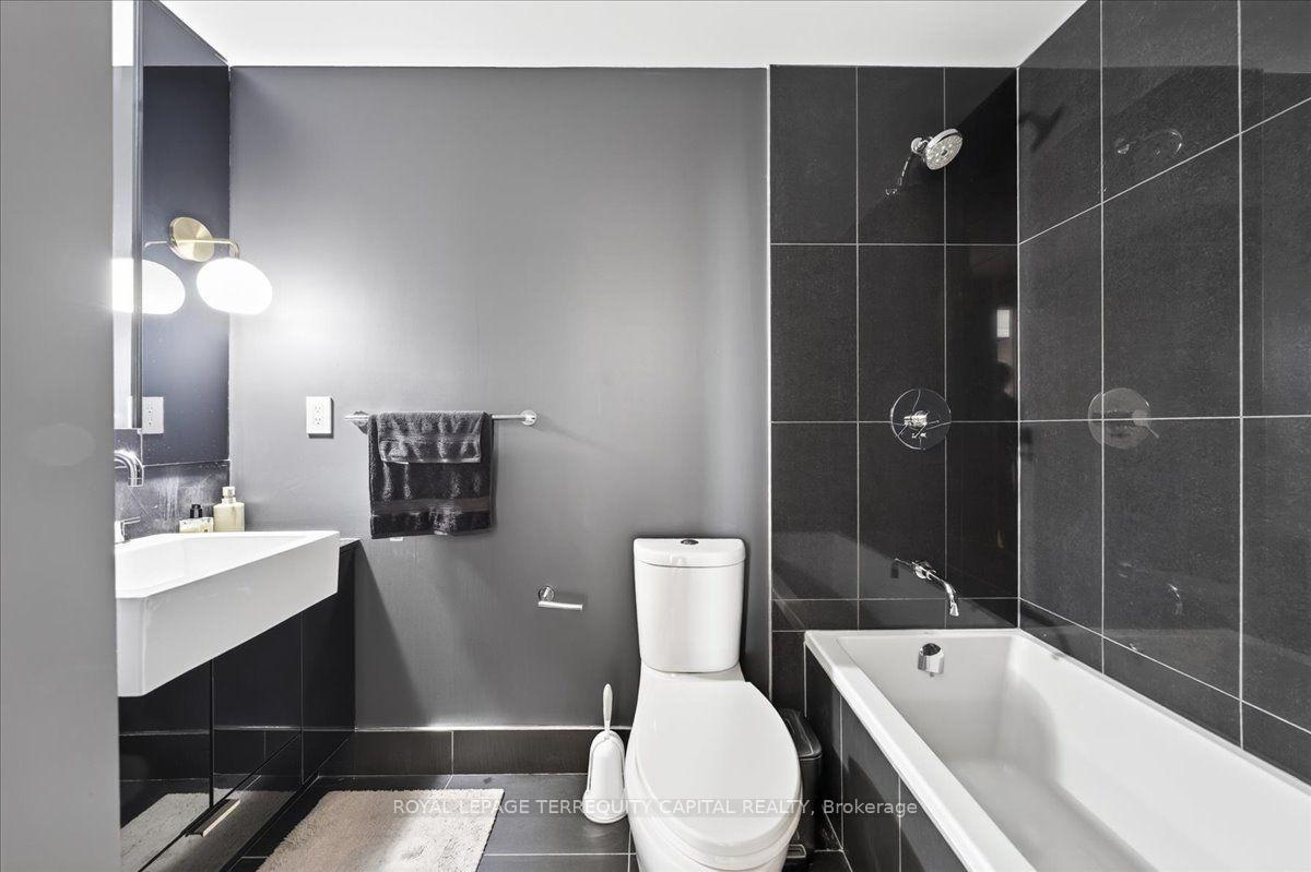 Photo 12 of Unit 3709, 88 Blue Jays Way, Toronto, Waterfront Communities — HOMEH