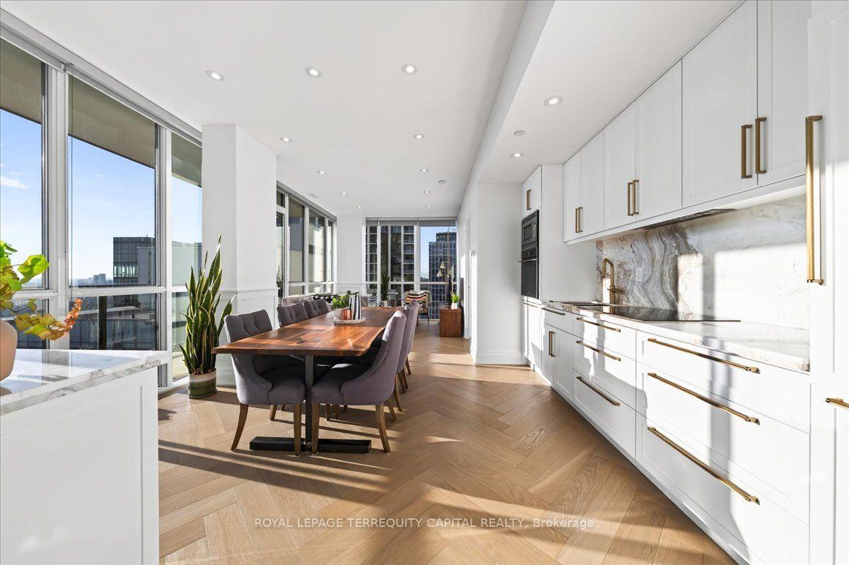Photo 17 of Unit 3709, 88 Blue Jays Way, Toronto, Waterfront Communities — HOMEH