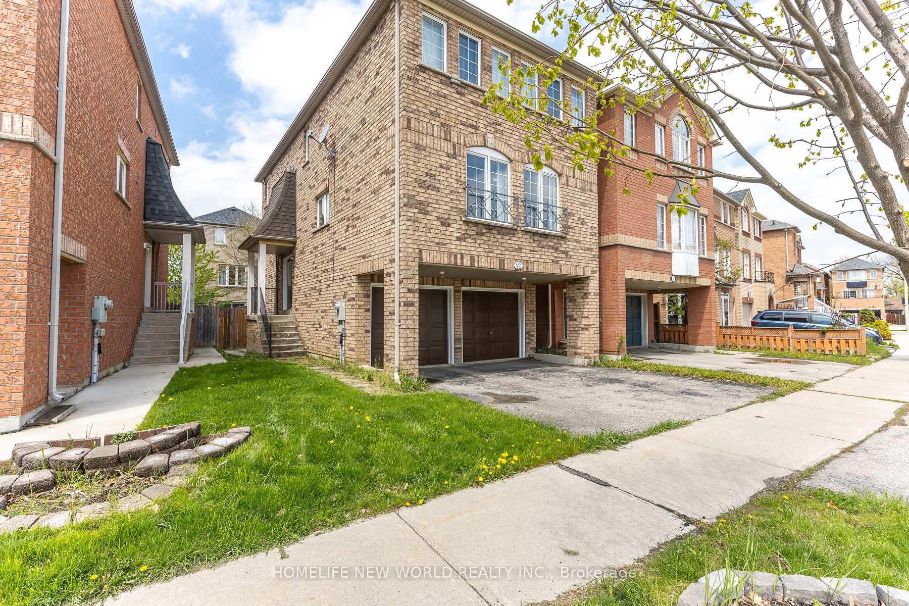 Photo 1 of 12 Touchstone Drive, North York, Brookhaven-Amesbury — HOMEH
