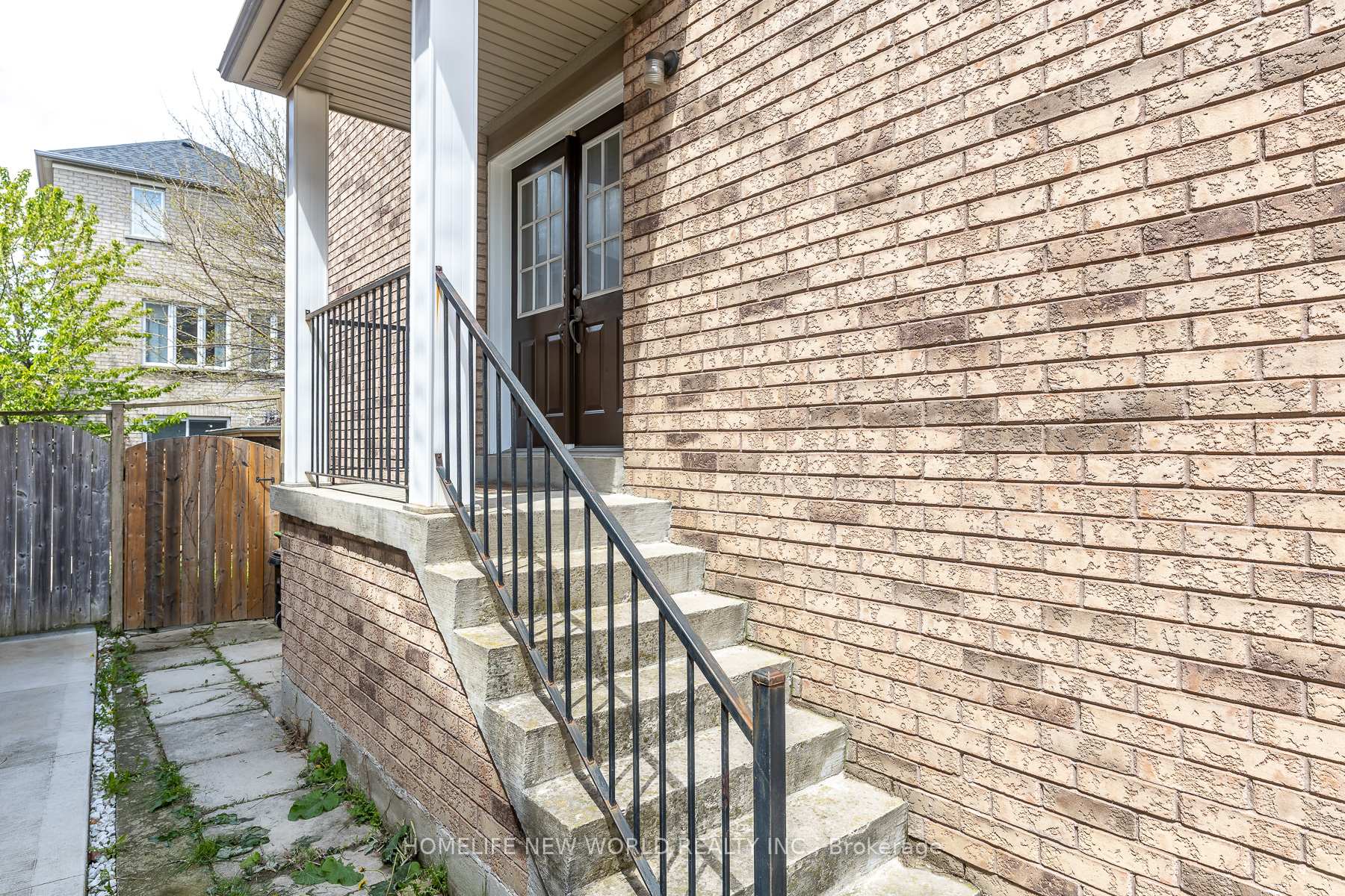 Photo 2 of 12 Touchstone Drive, North York, Brookhaven-Amesbury — HOMEH