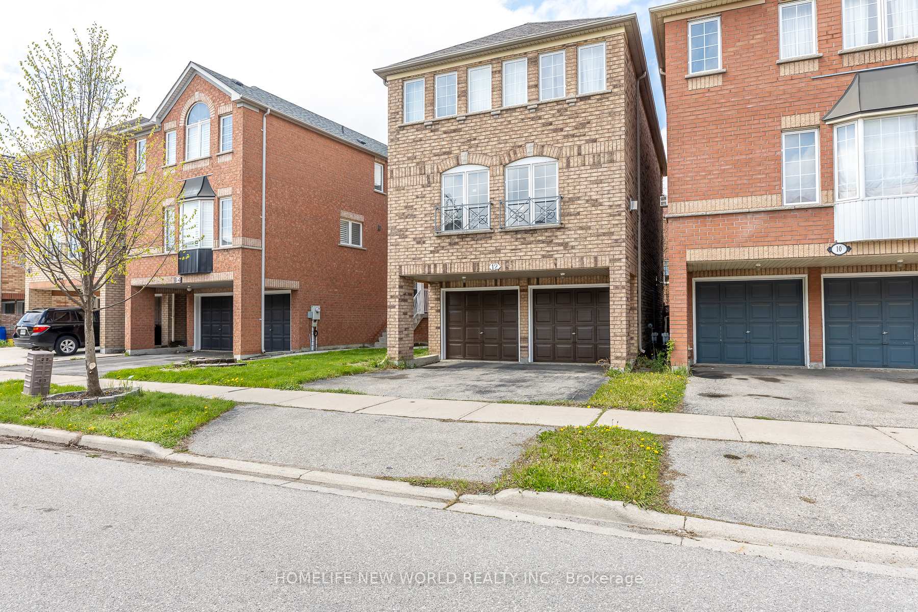 Photo 3 of 12 Touchstone Drive, North York, Brookhaven-Amesbury — HOMEH