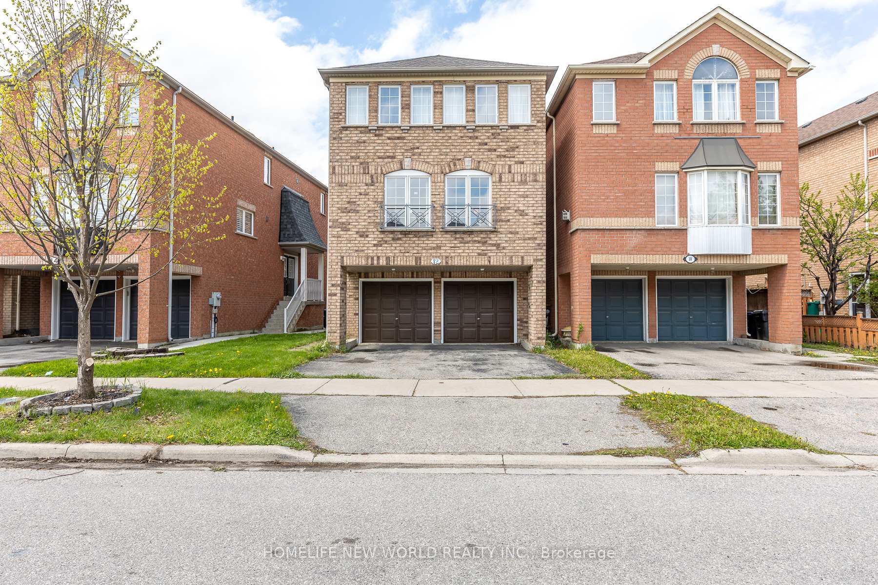 Photo 4 of 12 Touchstone Drive, North York, Brookhaven-Amesbury — HOMEH