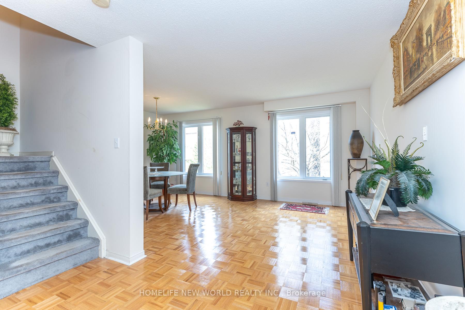 Photo 7 of 12 Touchstone Drive, North York, Brookhaven-Amesbury — HOMEH