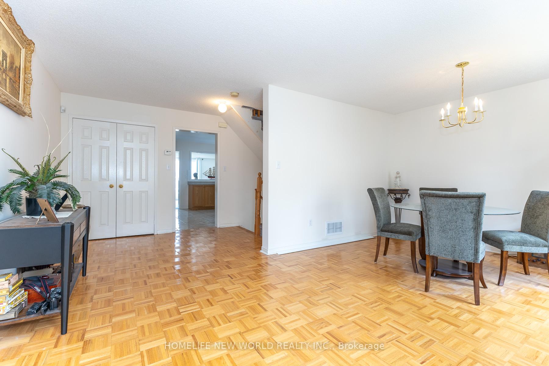 Photo 8 of 12 Touchstone Drive, North York, Brookhaven-Amesbury — HOMEH