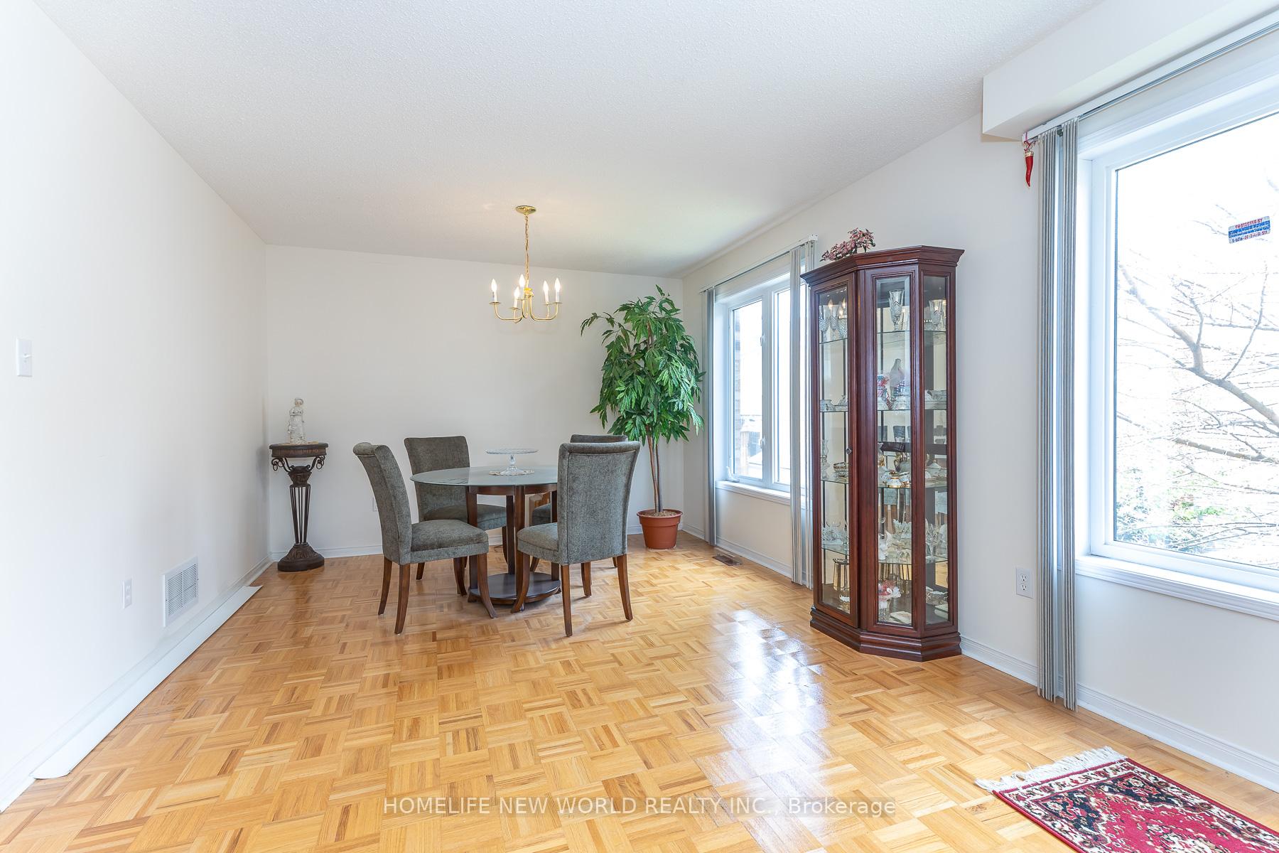 Photo 9 of 12 Touchstone Drive, North York, Brookhaven-Amesbury — HOMEH