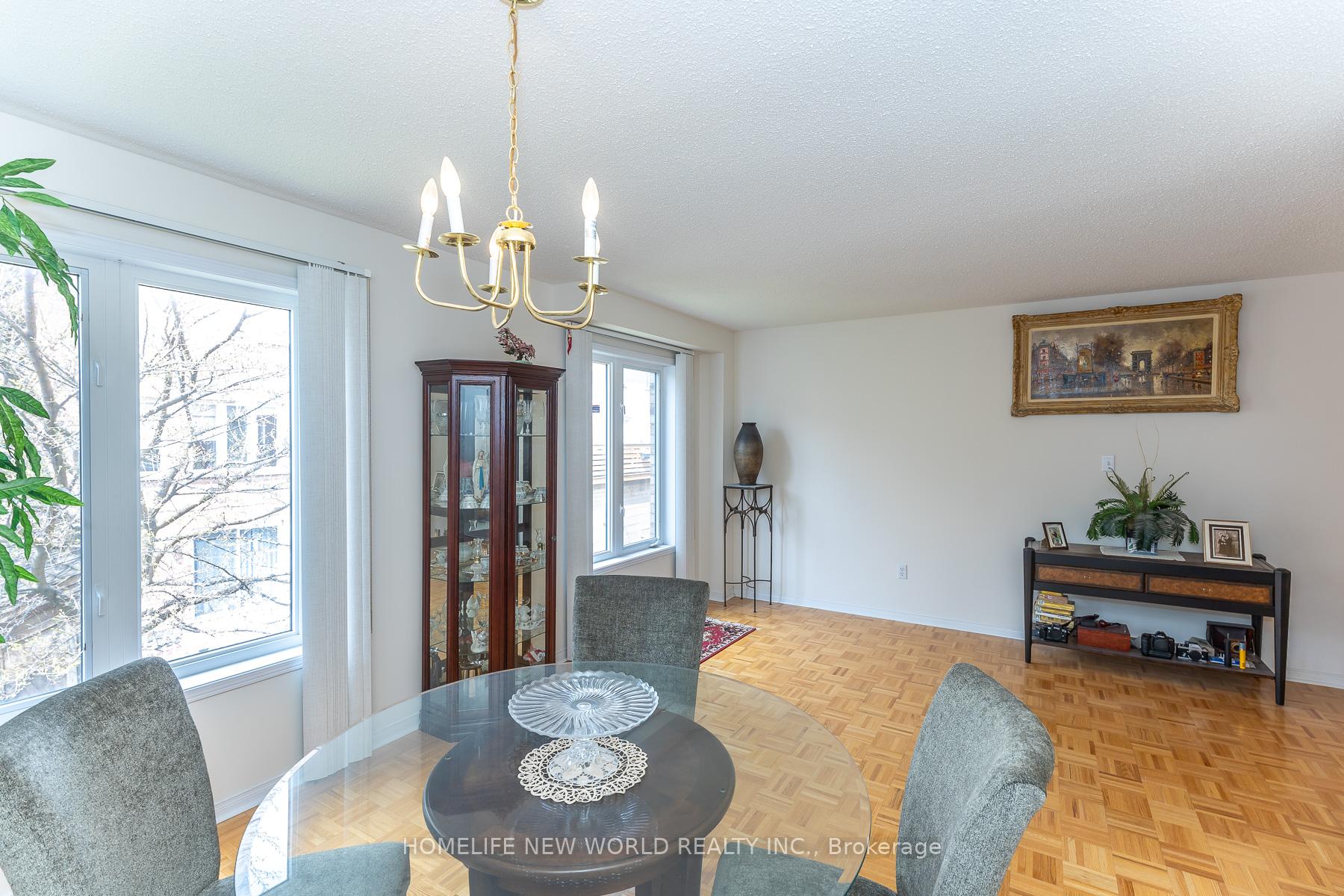 Photo 10 of 12 Touchstone Drive, North York, Brookhaven-Amesbury — HOMEH