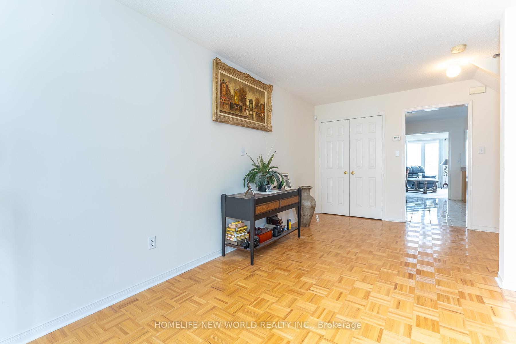 Photo 11 of 12 Touchstone Drive, North York, Brookhaven-Amesbury — HOMEH